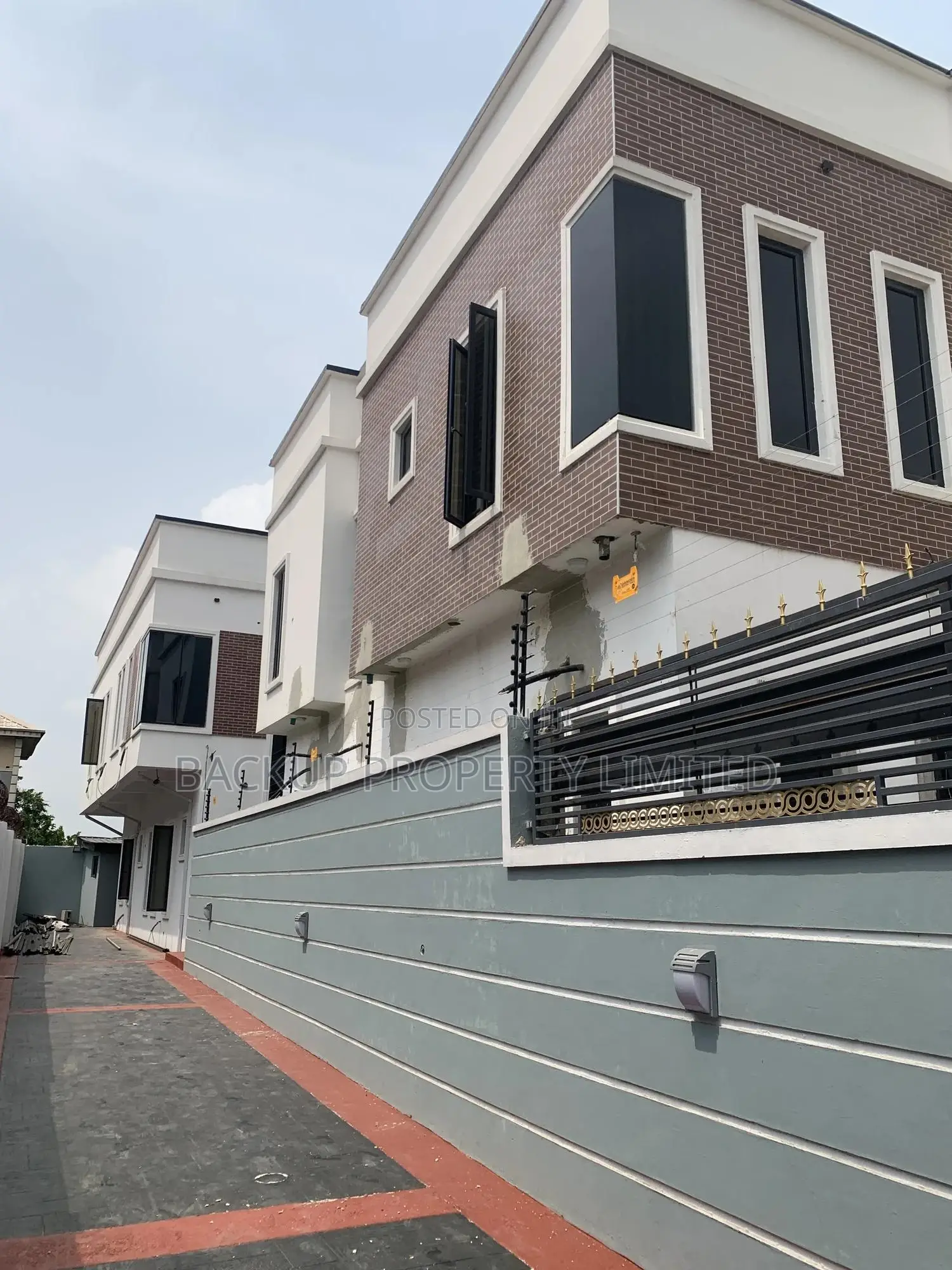 3bdrm Townhouse/Terrace in Medina Estate, Gbagada for sale in Gbagada