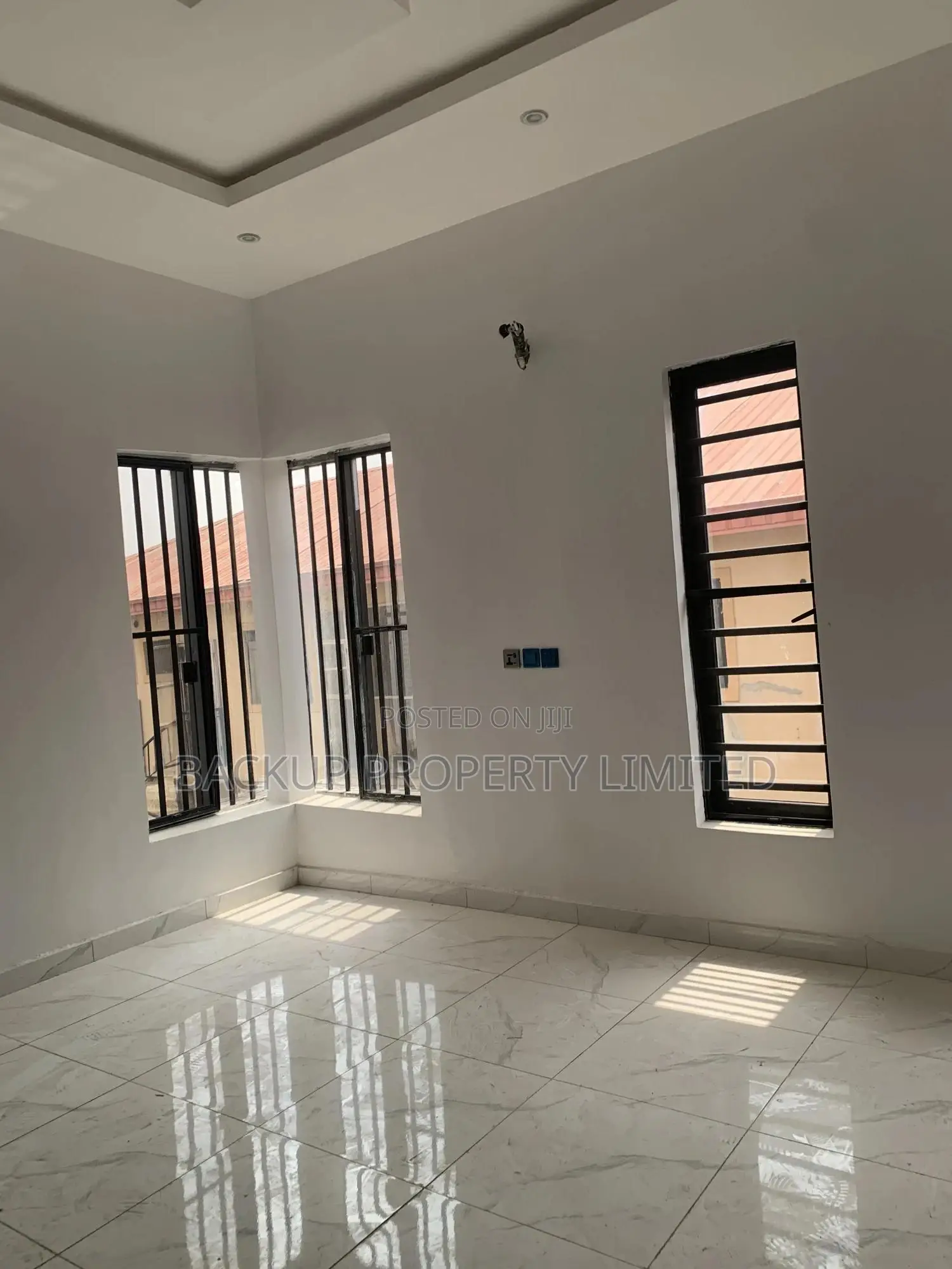 3bdrm Townhouse/Terrace in Medina Estate, Gbagada for sale in Gbagada