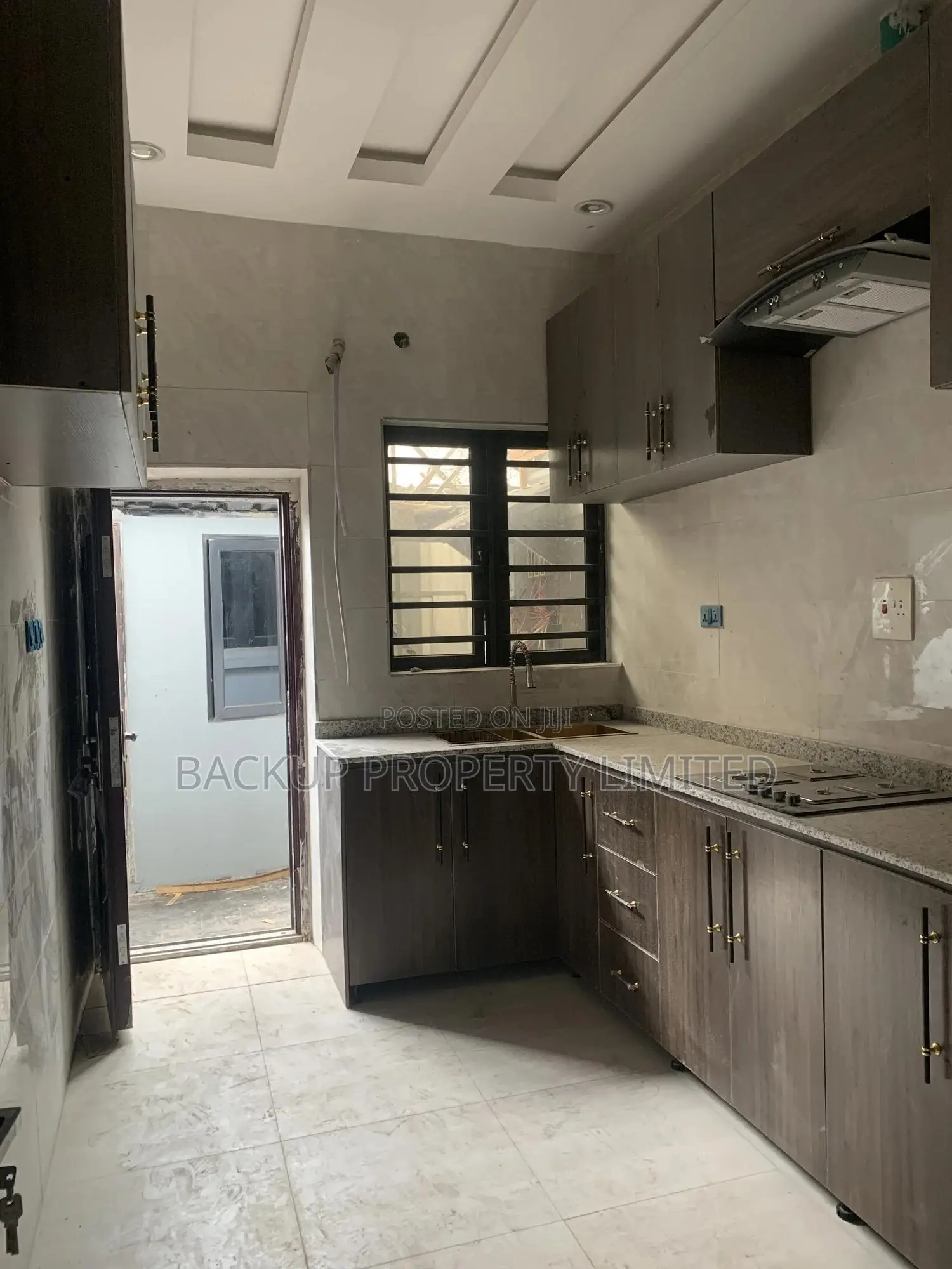 3bdrm Townhouse/Terrace in Medina Estate, Gbagada for sale in Gbagada