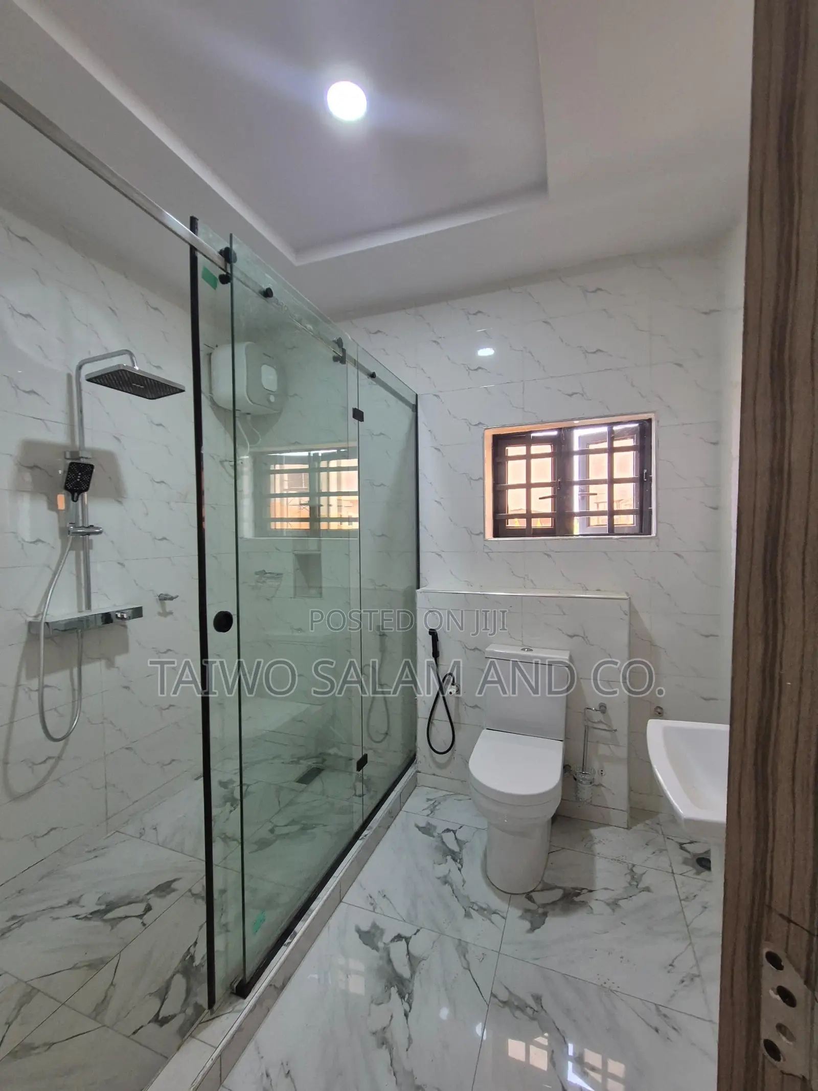 4bdrm Duplex in Oluyole Estate for sale in Oluyole Estate