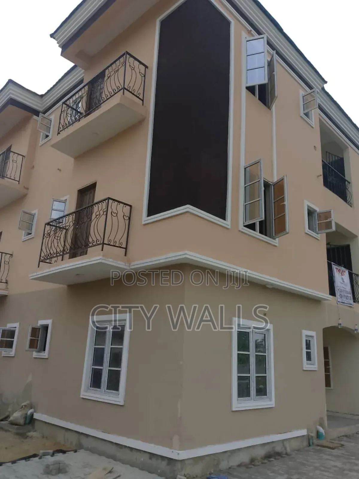 2bdrm Block of Flats in Ogombo for rent in Ogombo