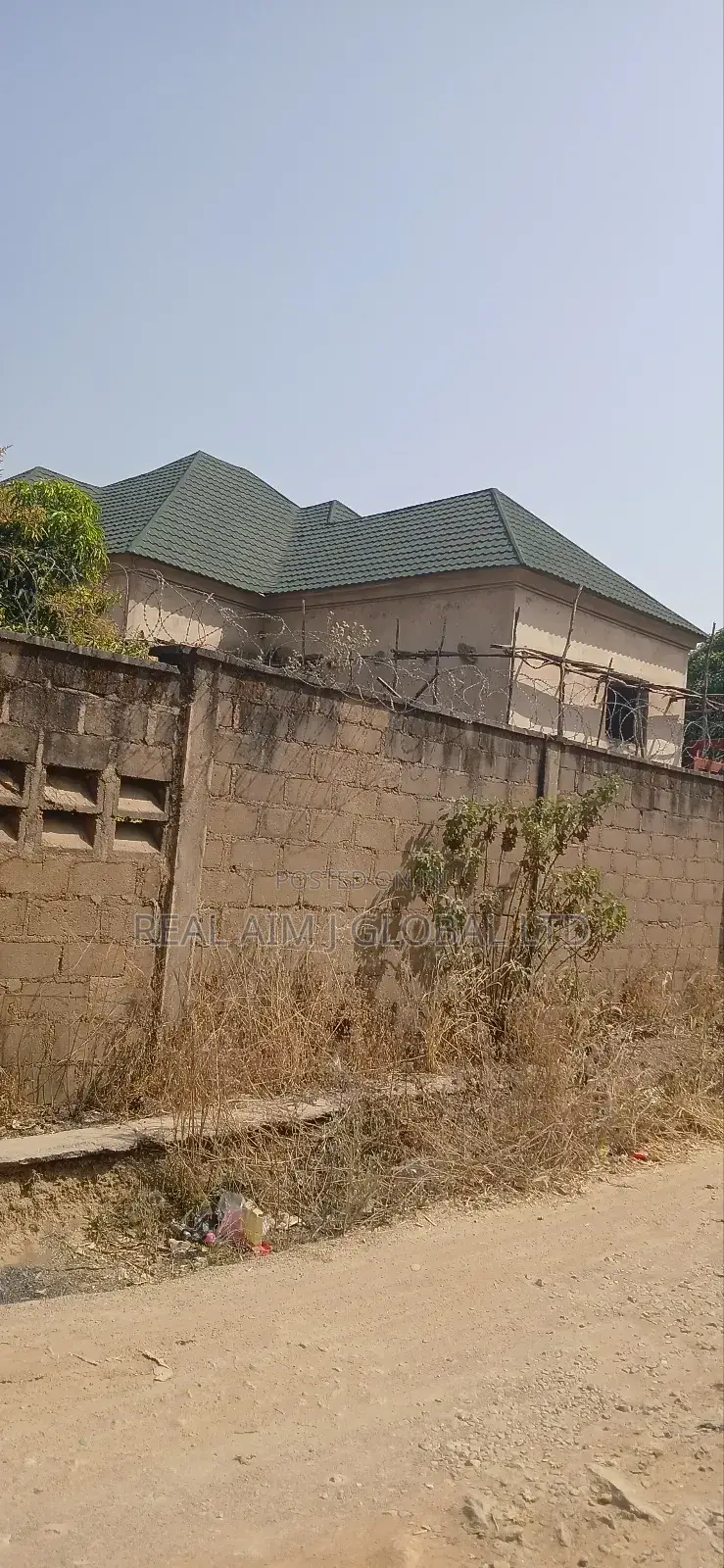 5bdrm Duplex in Jos for sale in Jos