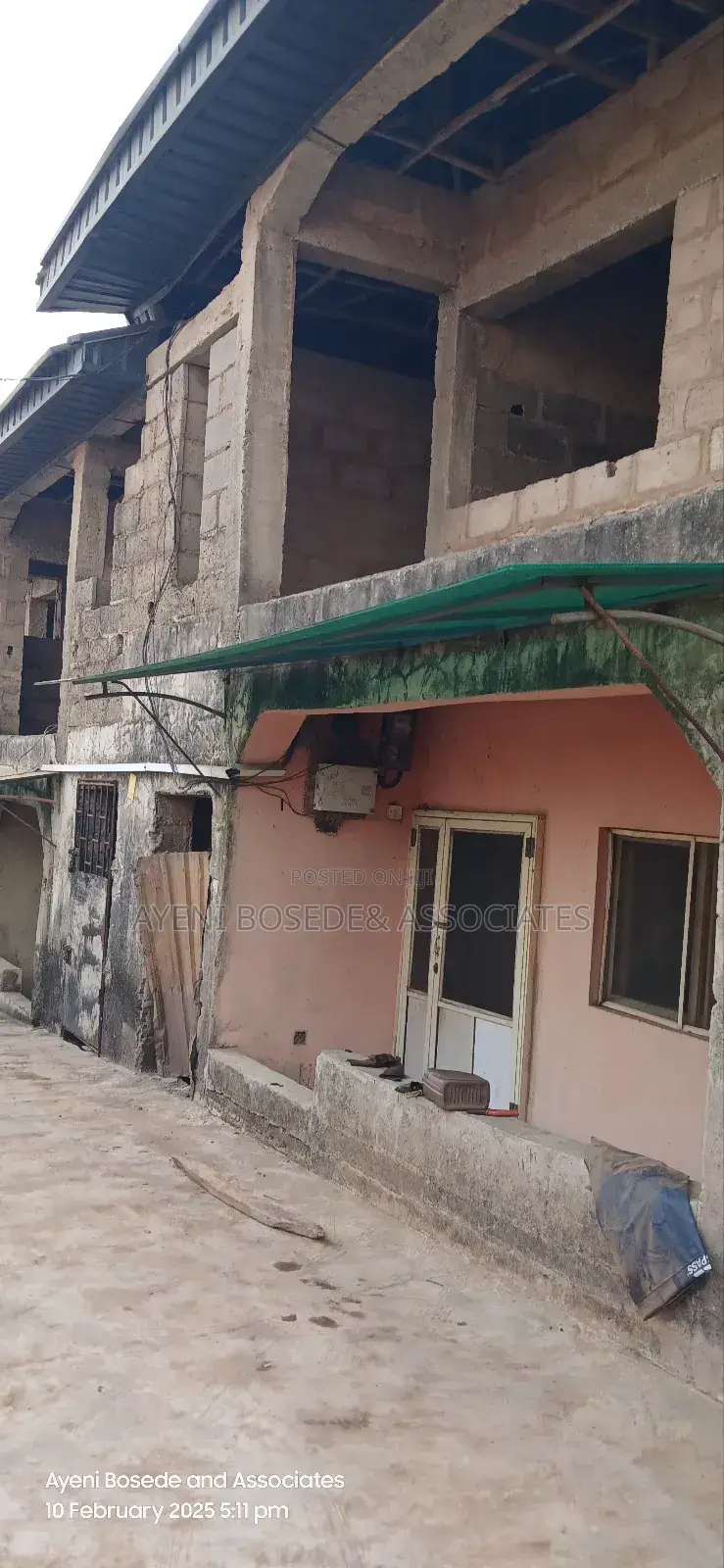 3bdrm Block of Flats in Pathfinder  Area, Obafemi-Owode for sale in Obafemi-Owode