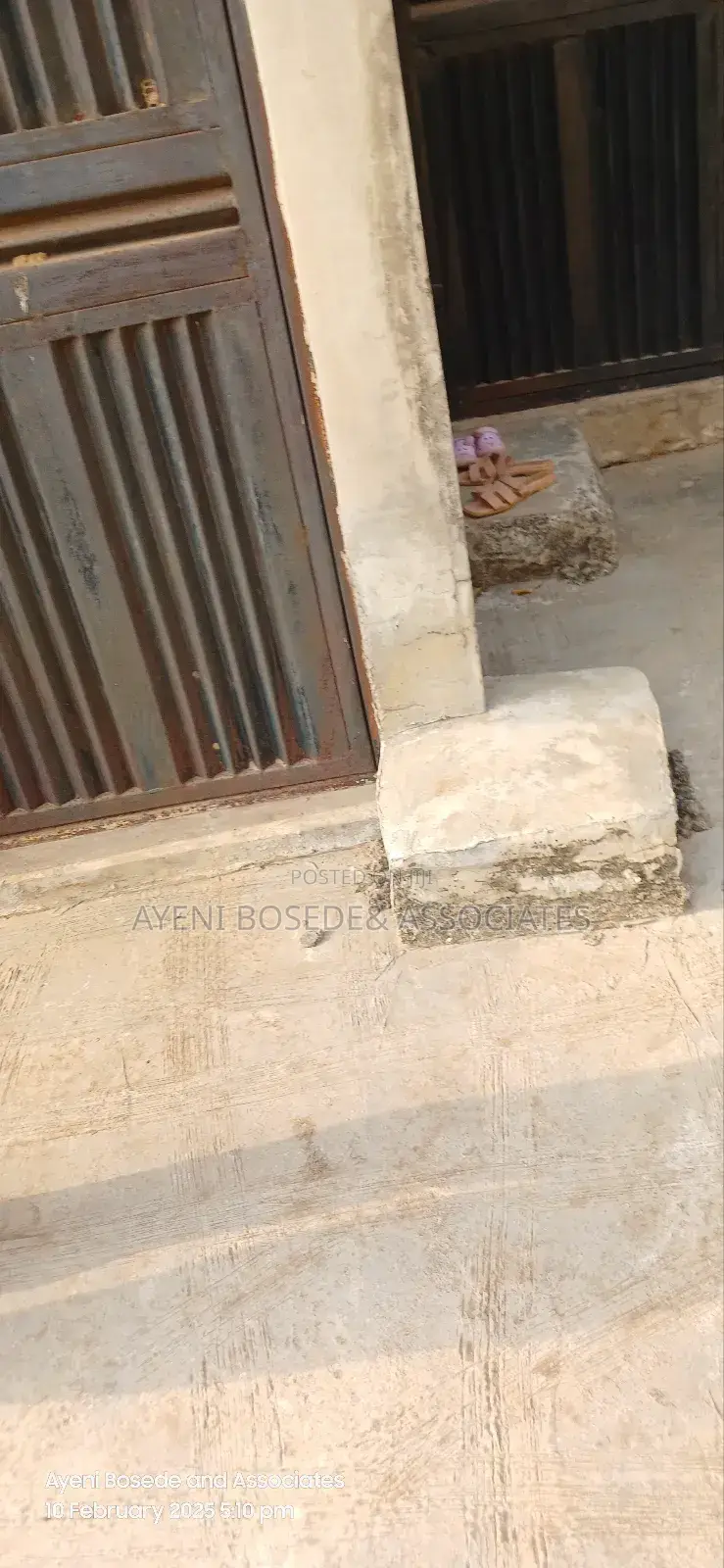 3bdrm Block of Flats in Pathfinder  Area, Obafemi-Owode for sale in Obafemi-Owode