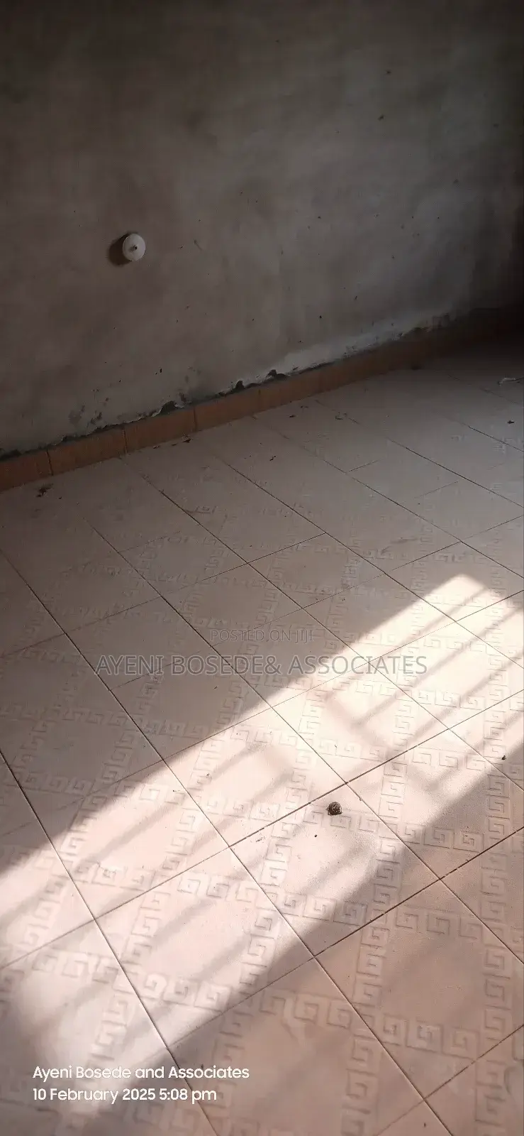 3bdrm Block of Flats in Pathfinder  Area, Obafemi-Owode for sale in Obafemi-Owode