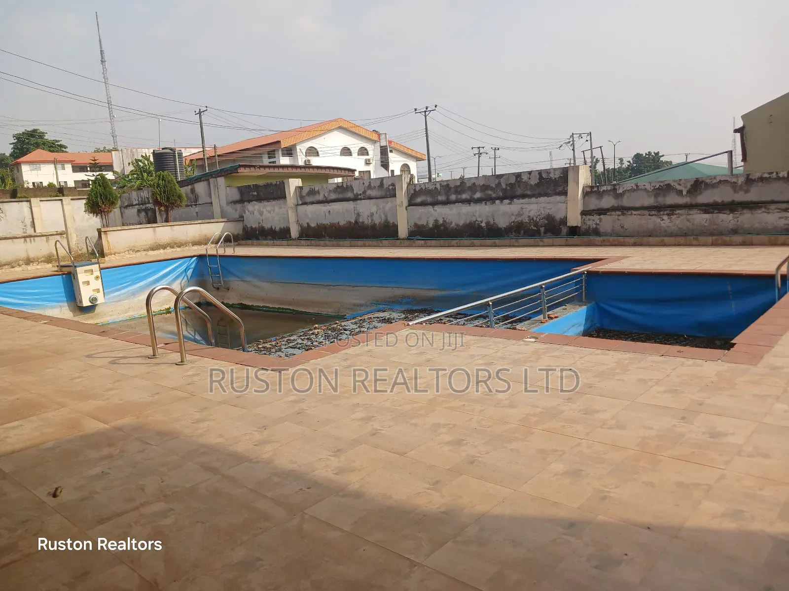5bdrm Duplex In Agodi For Sale in Agodi