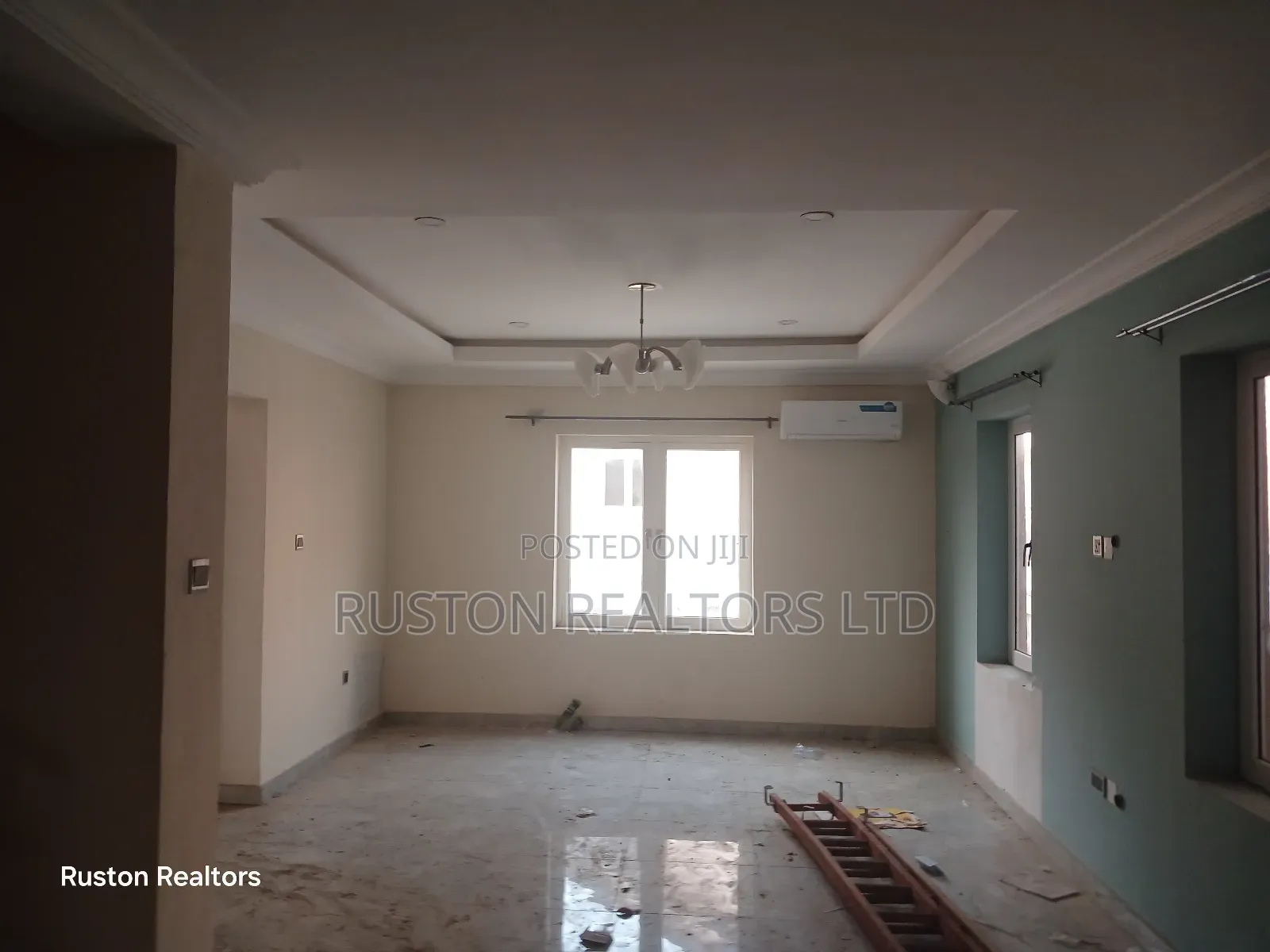 5bdrm Duplex In Agodi For Sale in Agodi