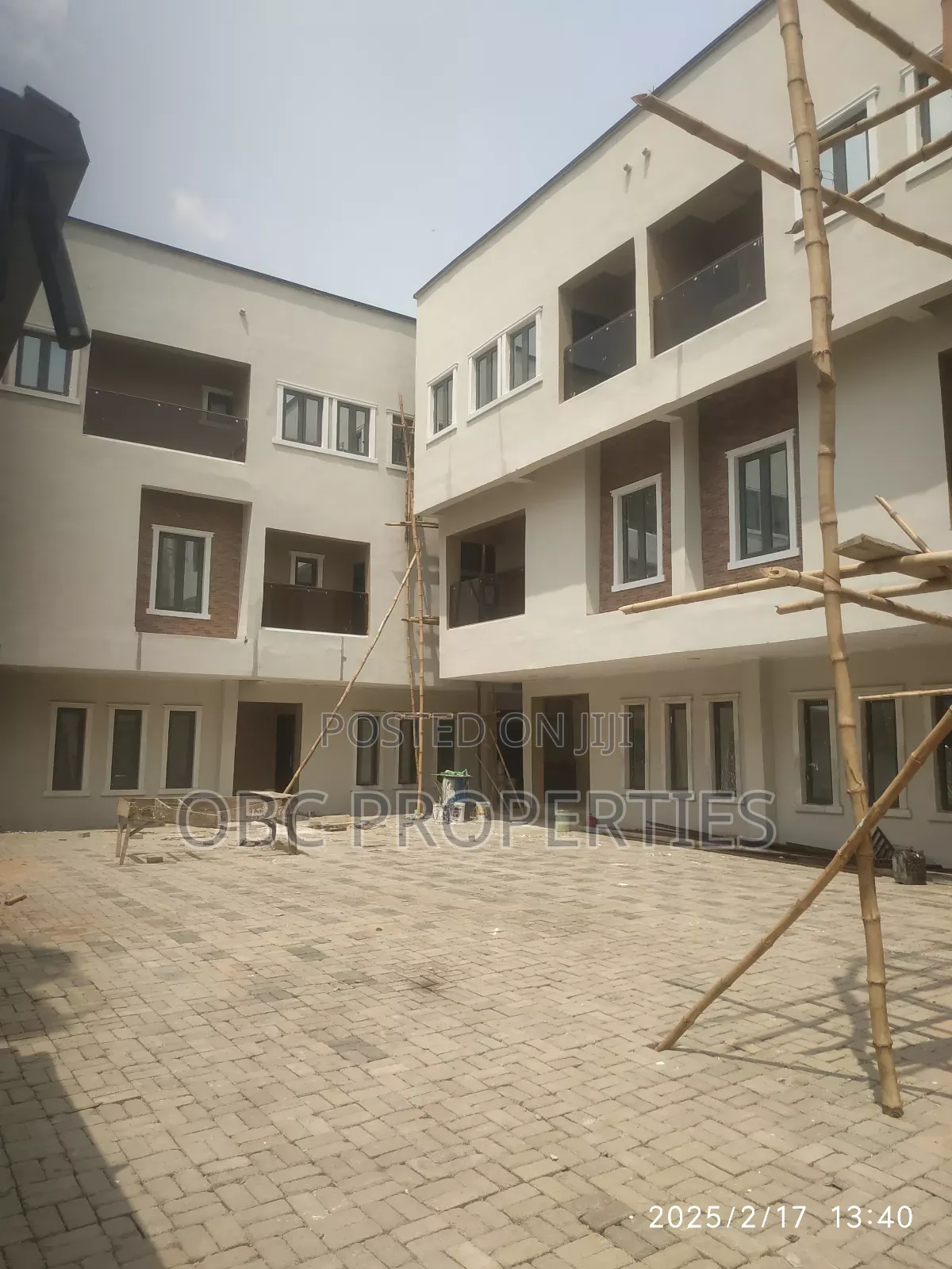 4 Bedrooms Semi Detached Duplex in Soluyi