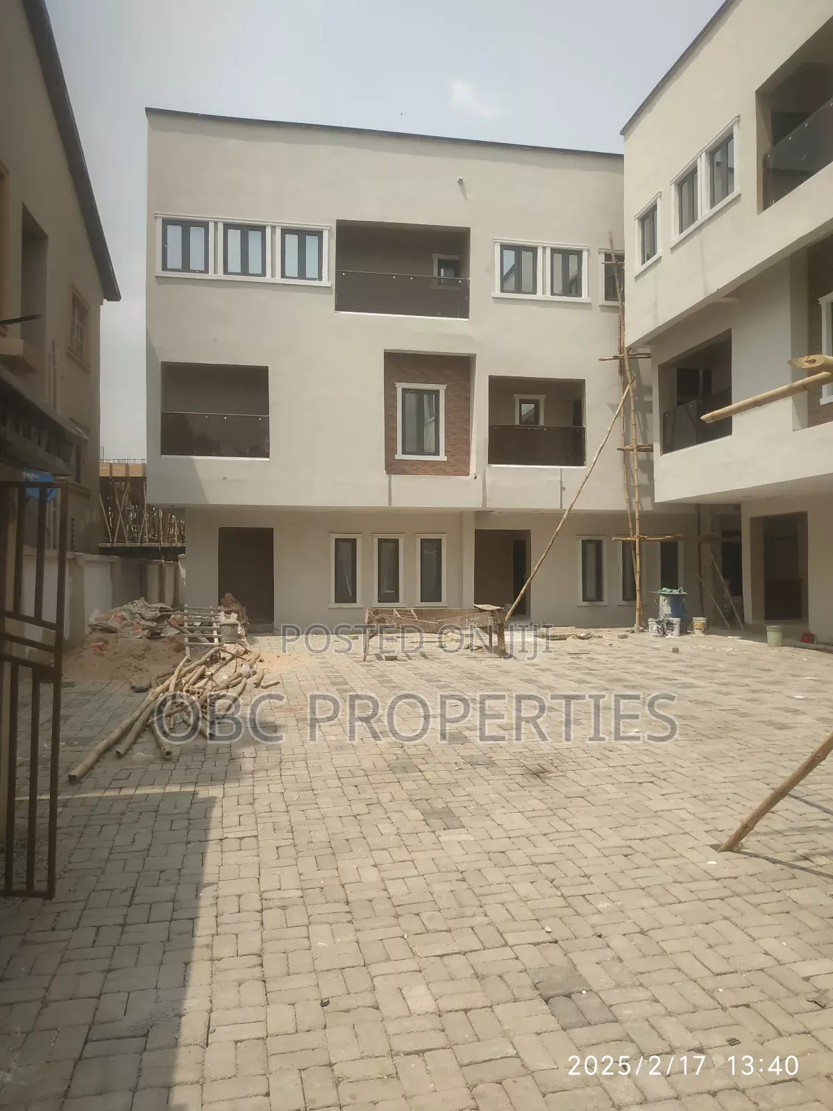 4 Bedrooms Semi Detached Duplex in Soluyi