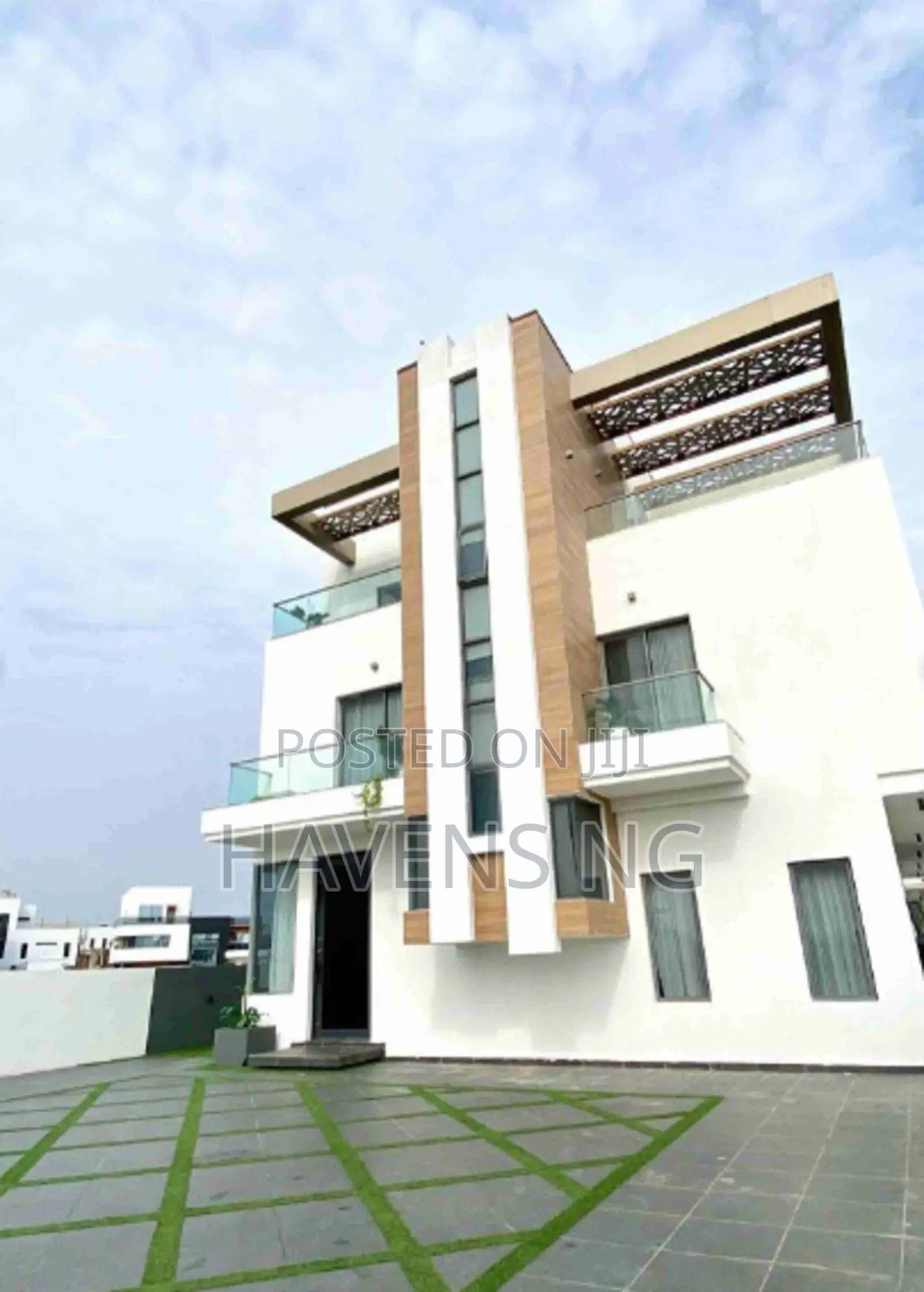 Luxury 5-Bedroom Fully Detached Home in Lekki Phase 1