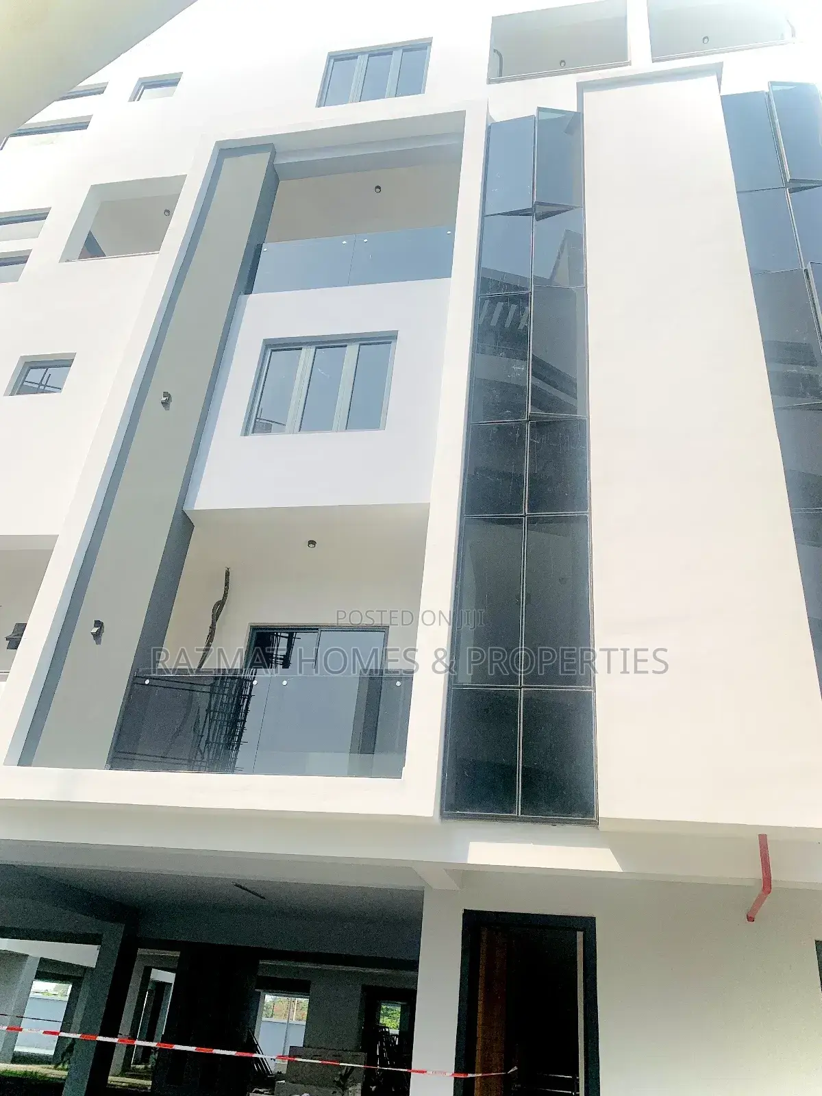 4bdrm Duplex in Alaka/Iponri for sale in Alaka/Iponri