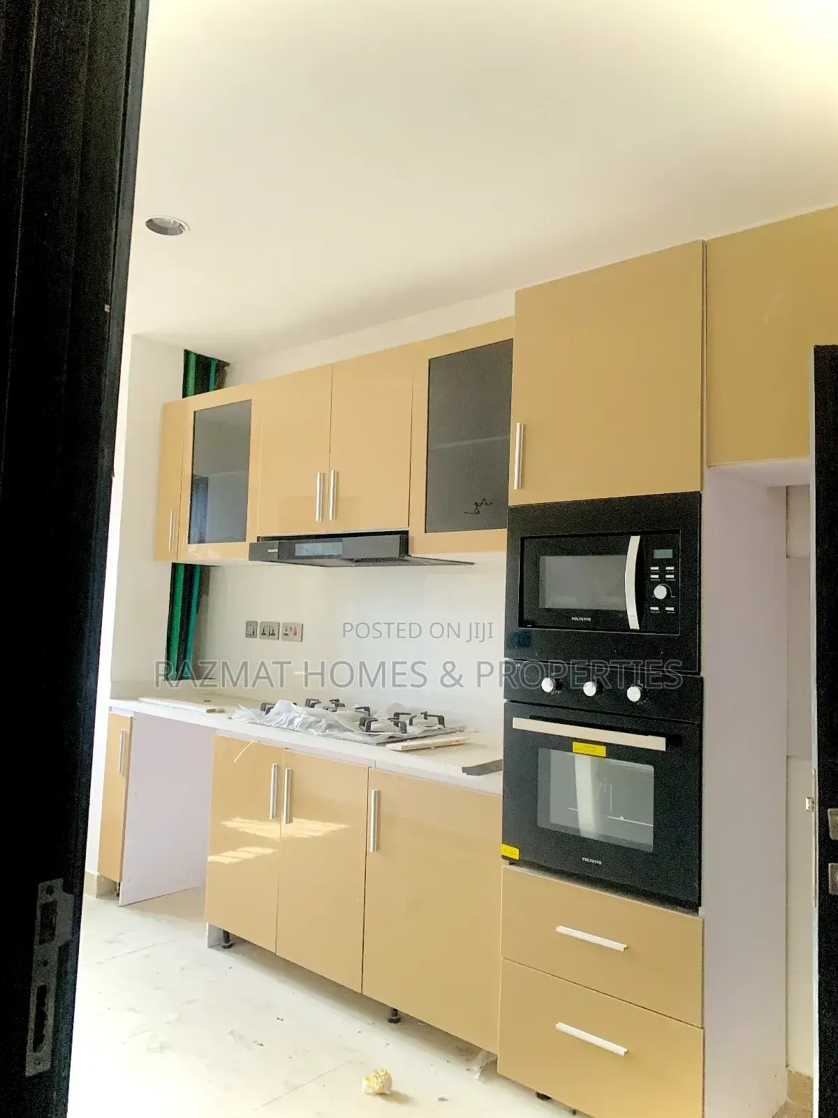4bdrm Duplex in Alaka/Iponri for sale in Alaka/Iponri