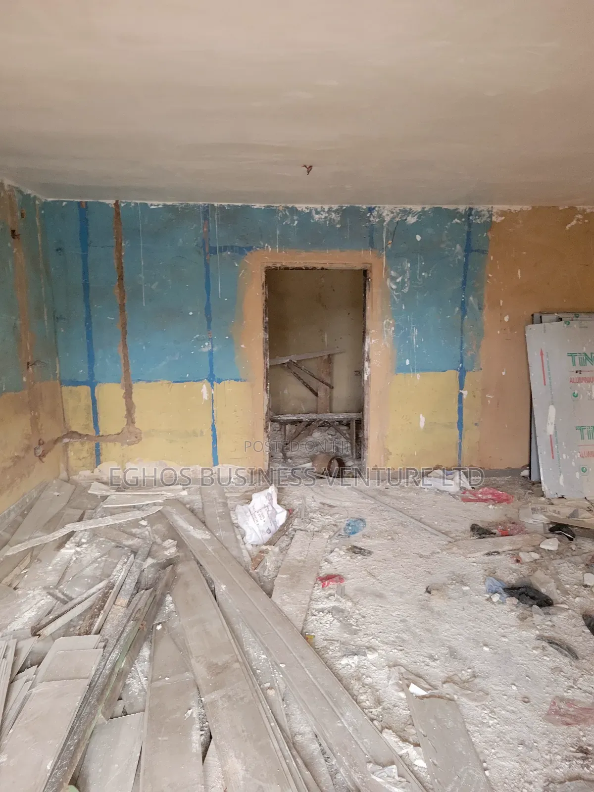 Big Store With Maintenance for Sale/Transfer in Benin City