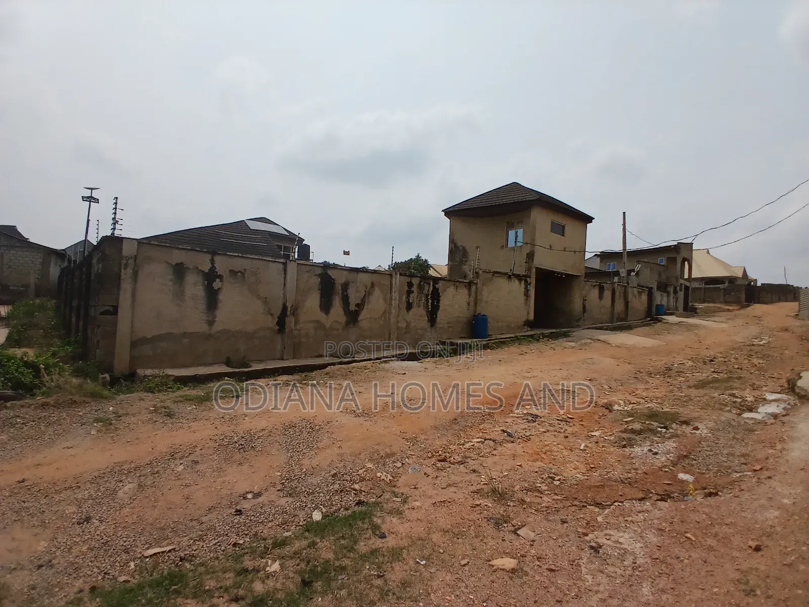 3bdrm Duplex in Olonde, Ologuneru for sale in Ologuneru