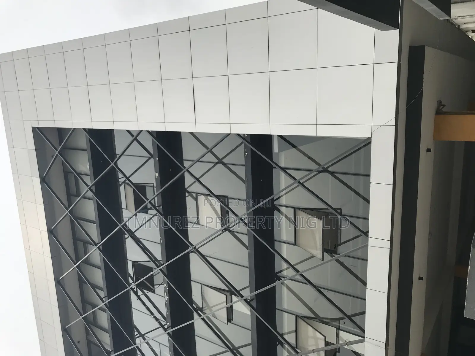 Open Space Showroom for Rent at Ikate in Ikate