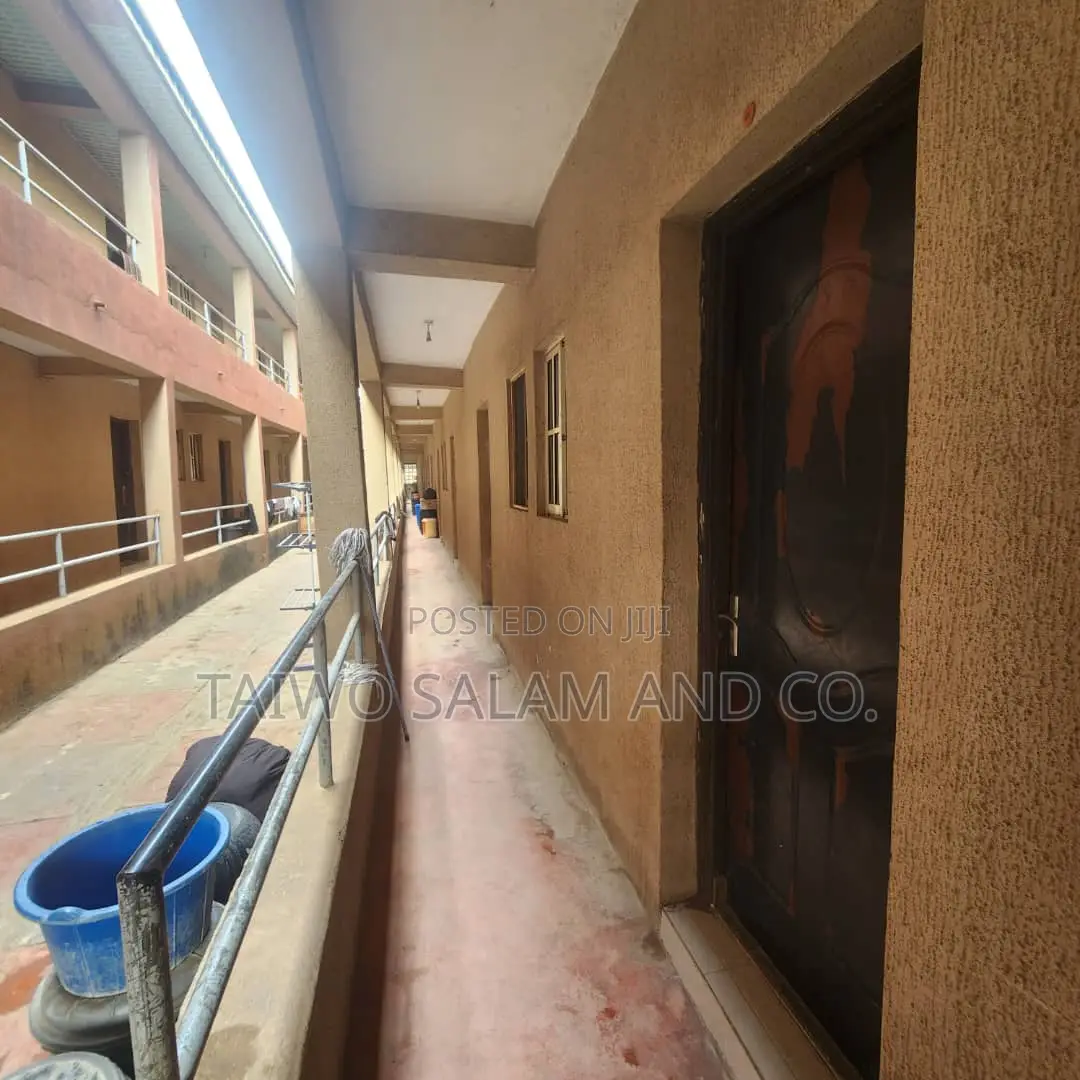 1bdrm Block of Flats in Agbowo for sale in Agbowo