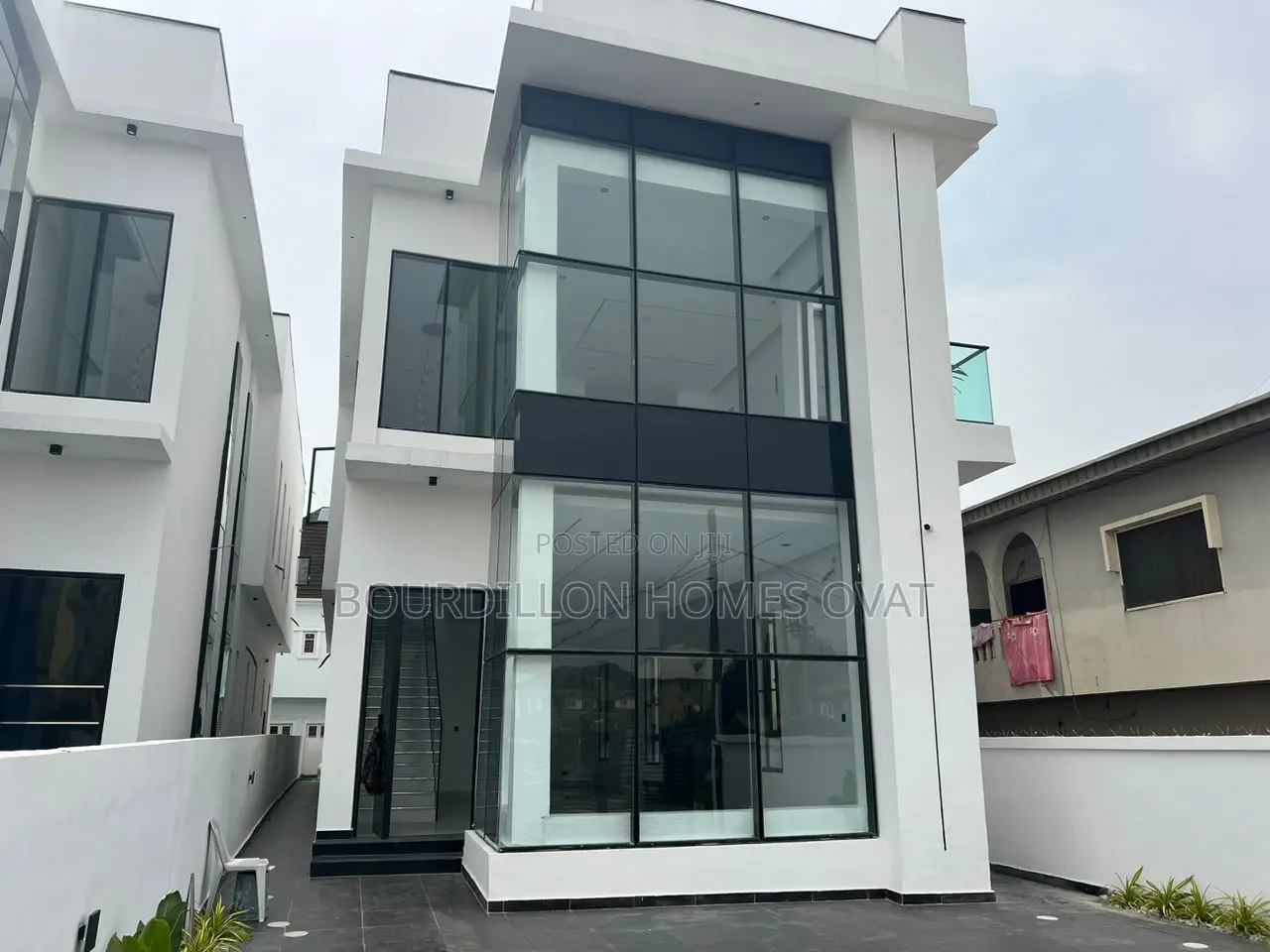 5bdrm Duplex in Ikota for sale in Ikota