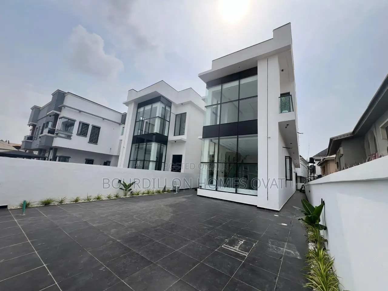 5bdrm Duplex in Ikota for sale in Ikota