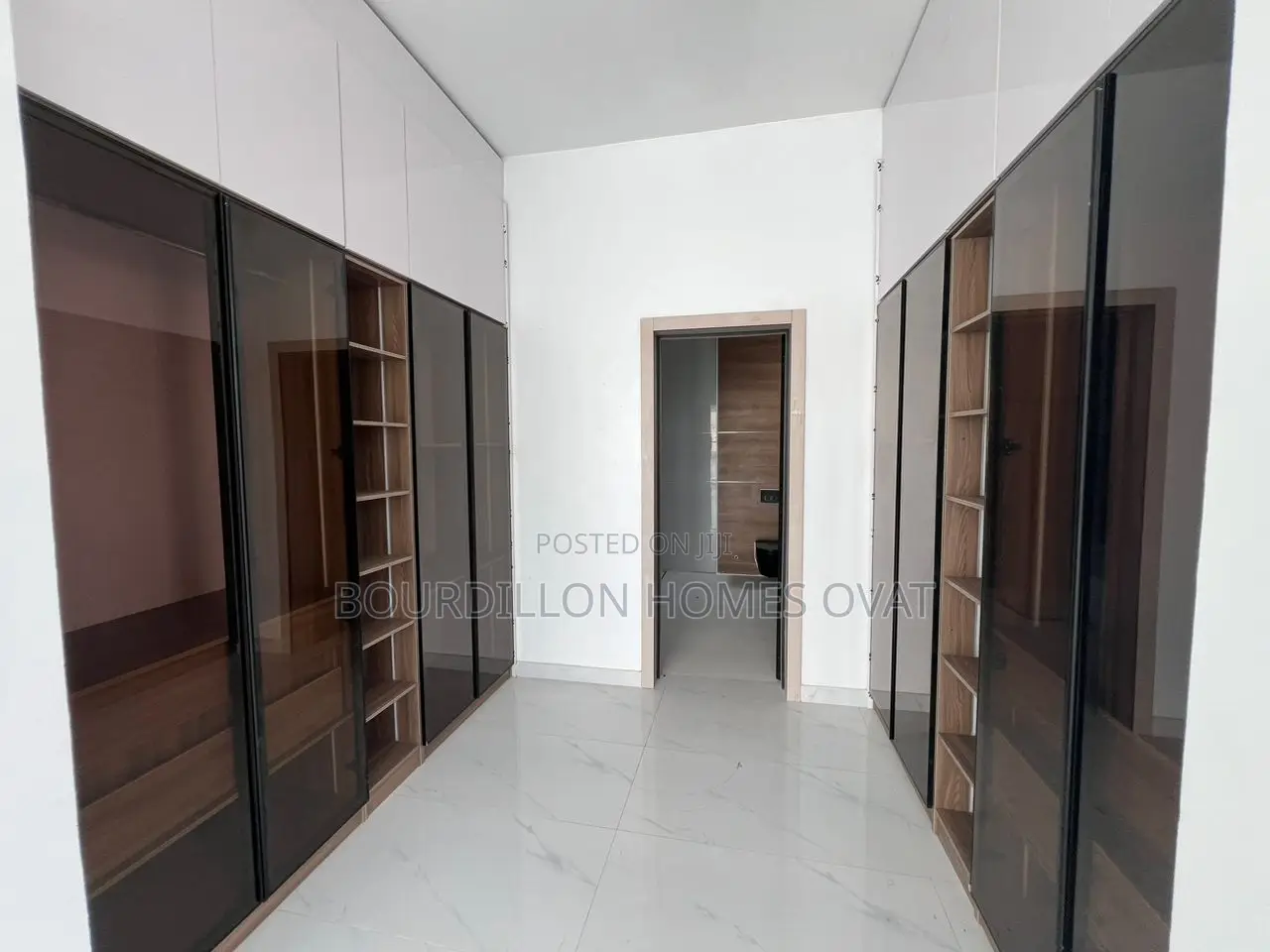 5bdrm Duplex in Ikota for sale in Ikota