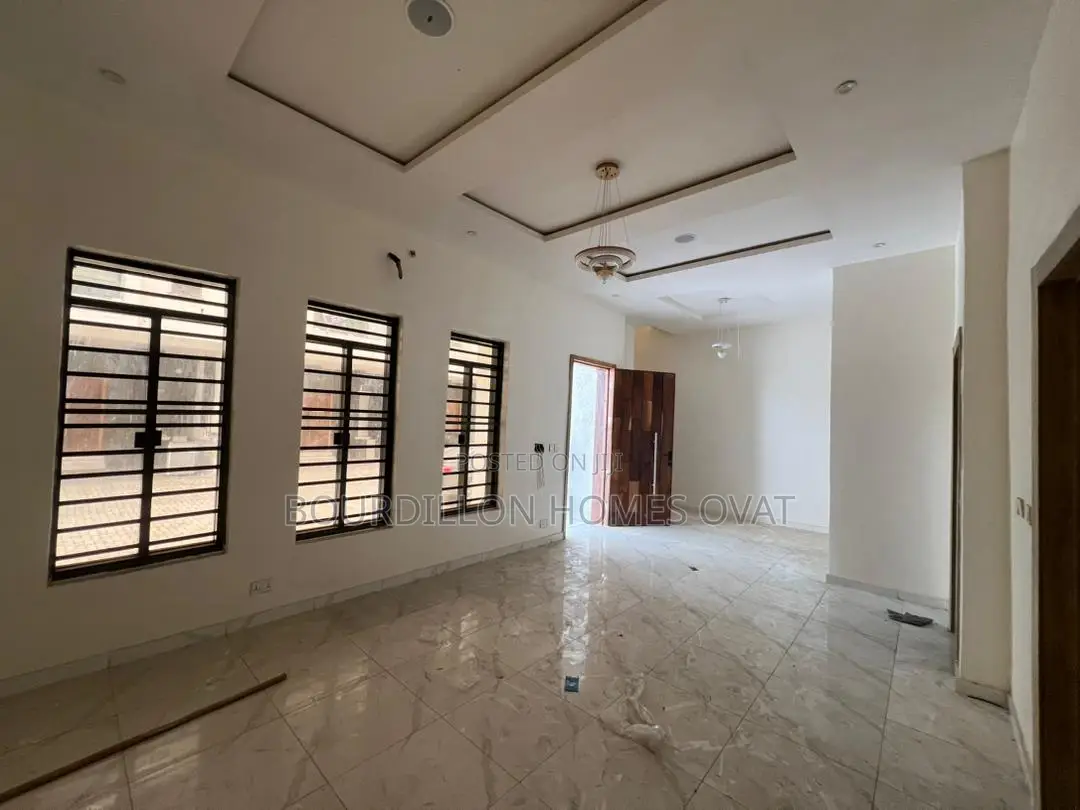 4bdrm Duplex in Ikota for sale in Ikota