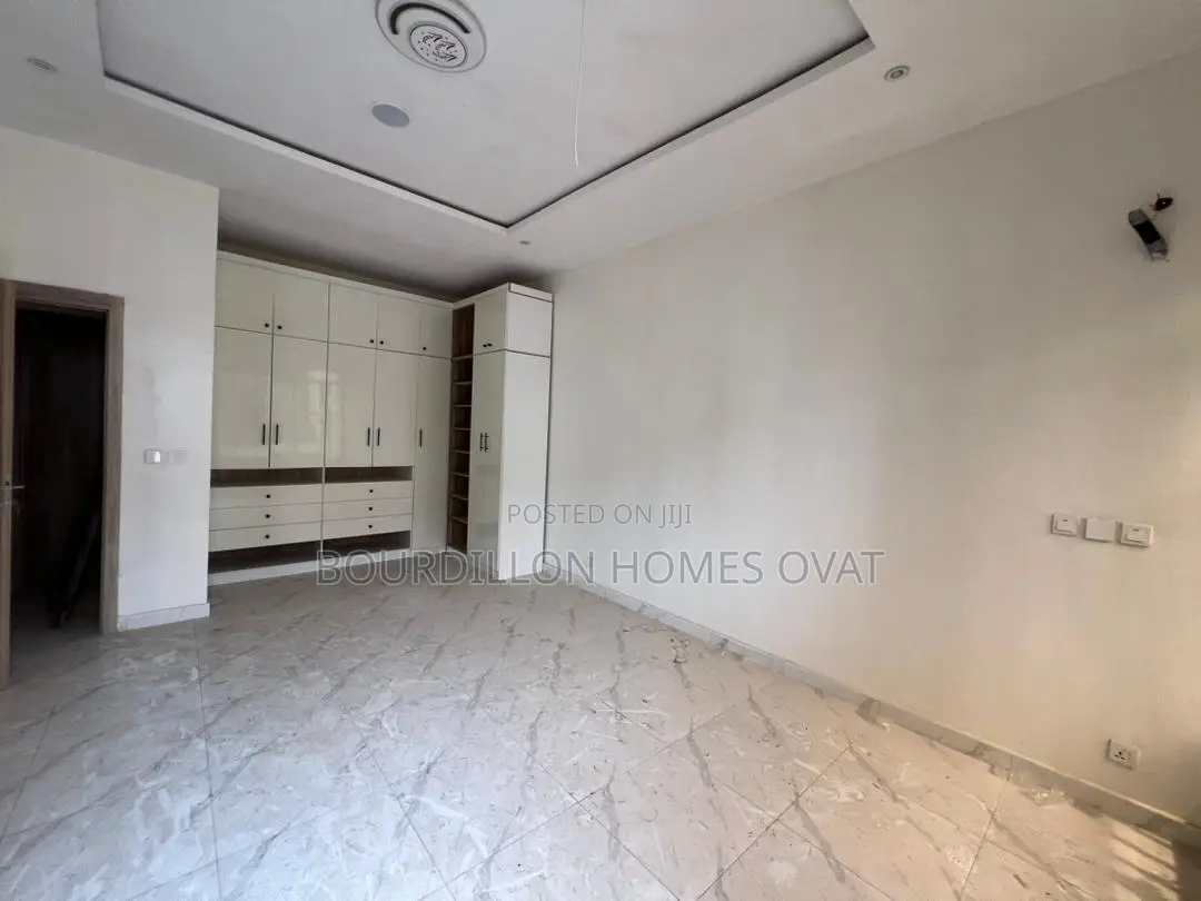 4bdrm Duplex in Ikota for sale in Ikota