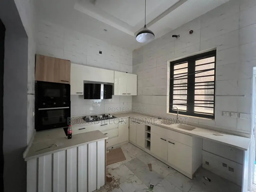 4bdrm Duplex in Ikota for sale in Ikota