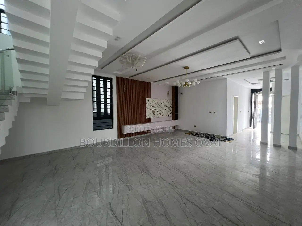 5bdrm Duplex in Osapa london for sale in Osapa london