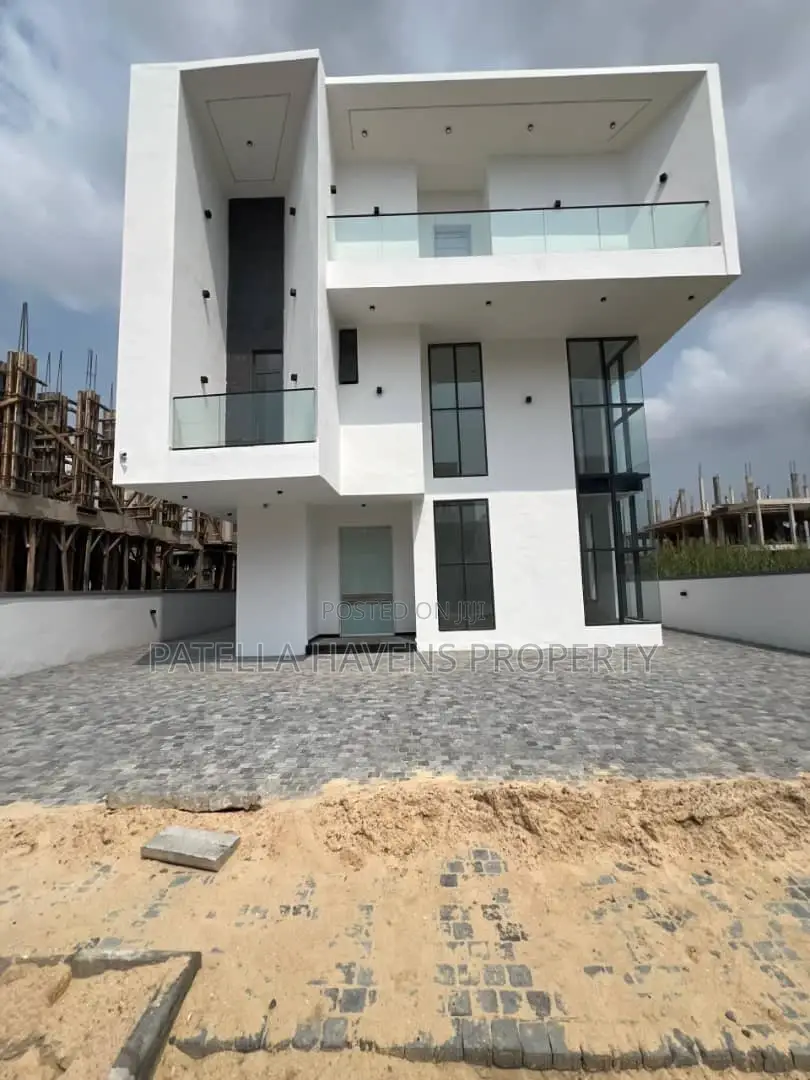 Well Built Structure in Lagos in Ikate
