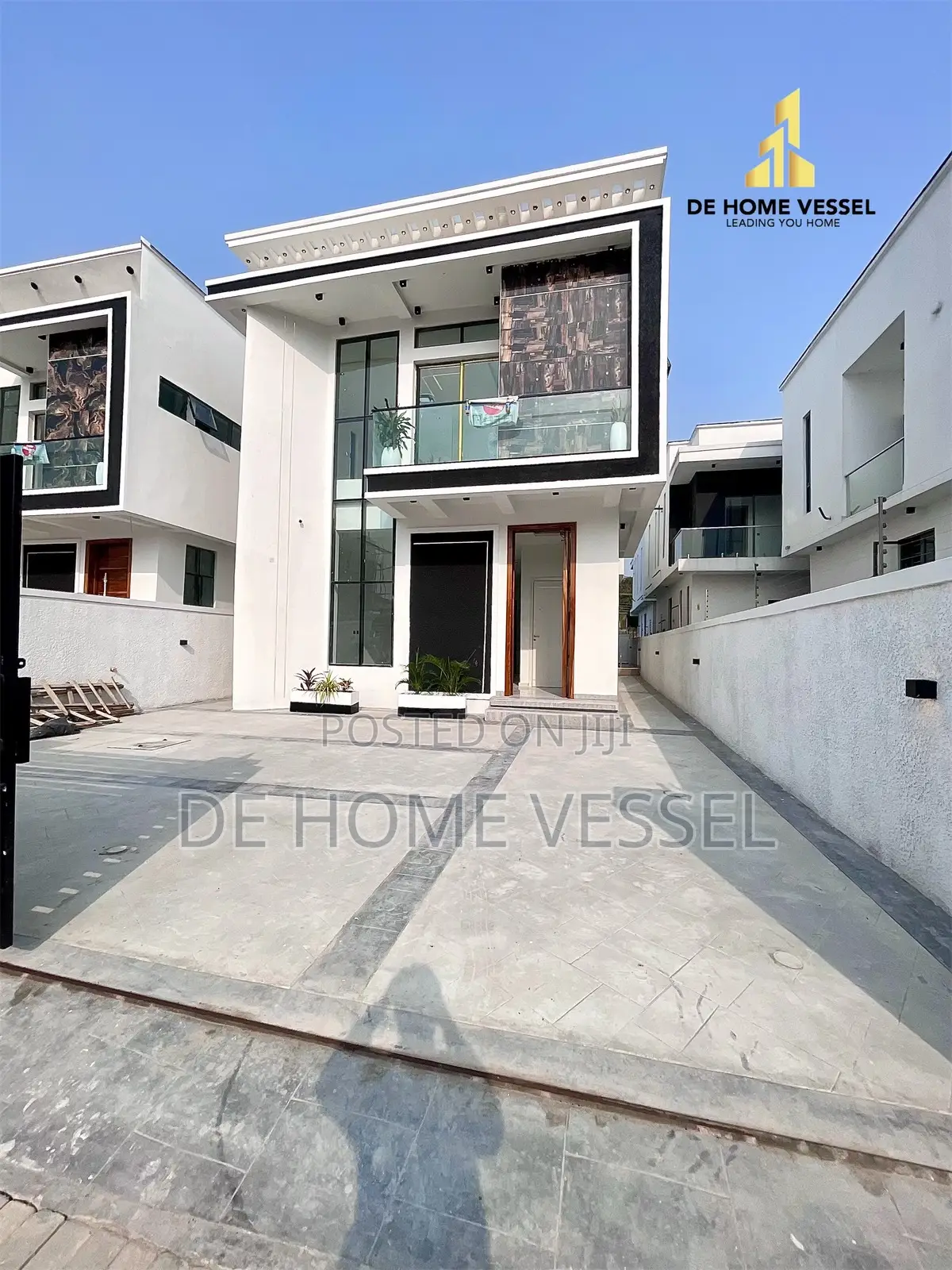 5bdrm Duplex in Chevron for sale in Chevron