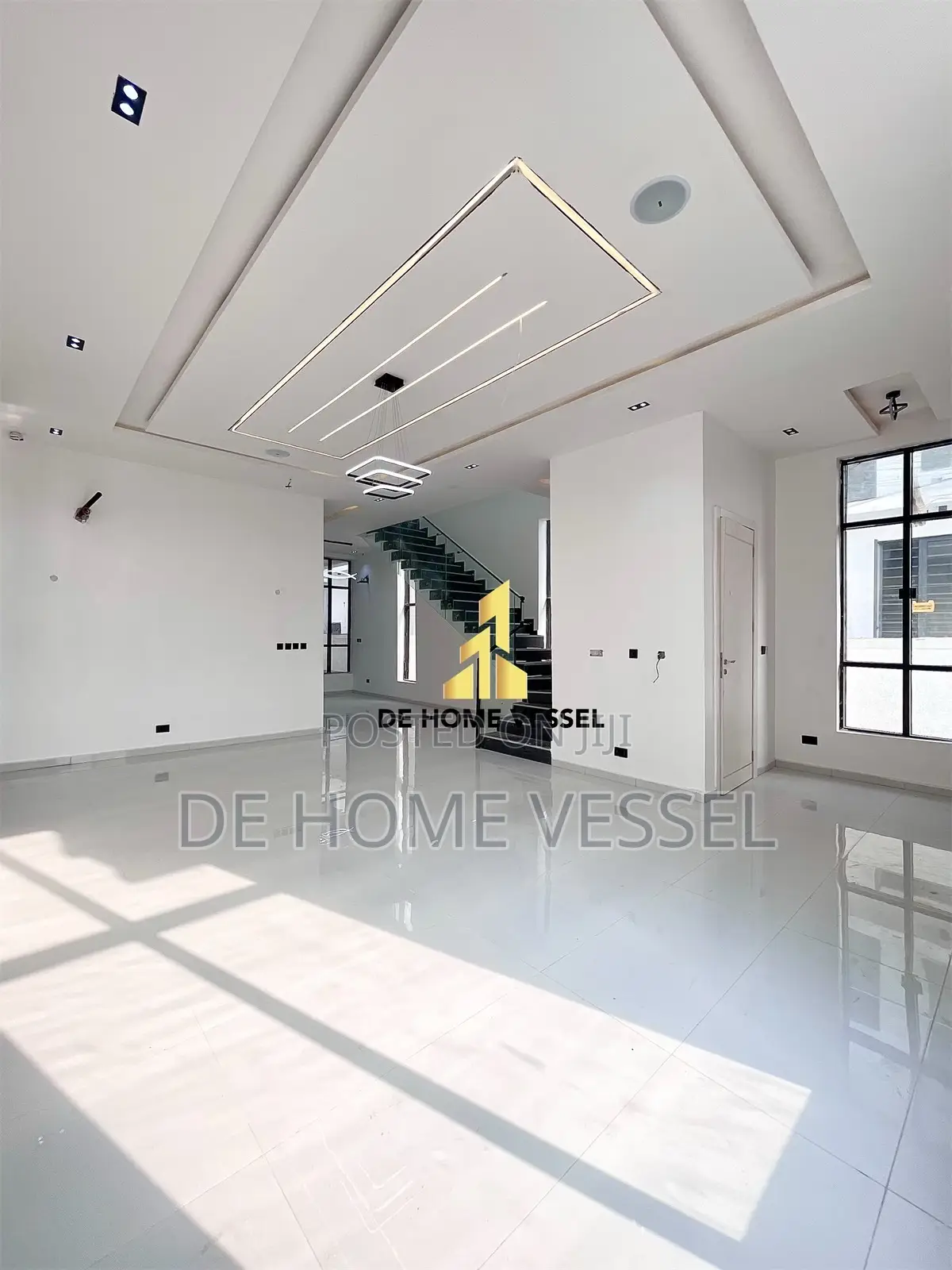 5bdrm Duplex in Chevron for sale in Chevron