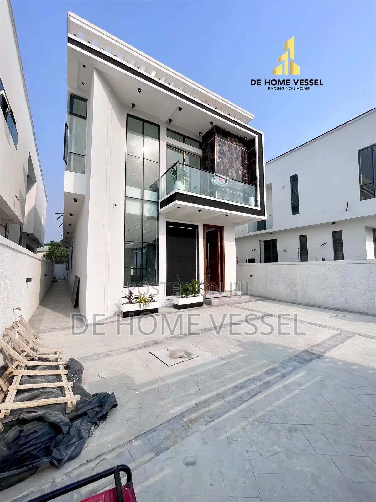 5bdrm Duplex in Chevron for sale in Chevron