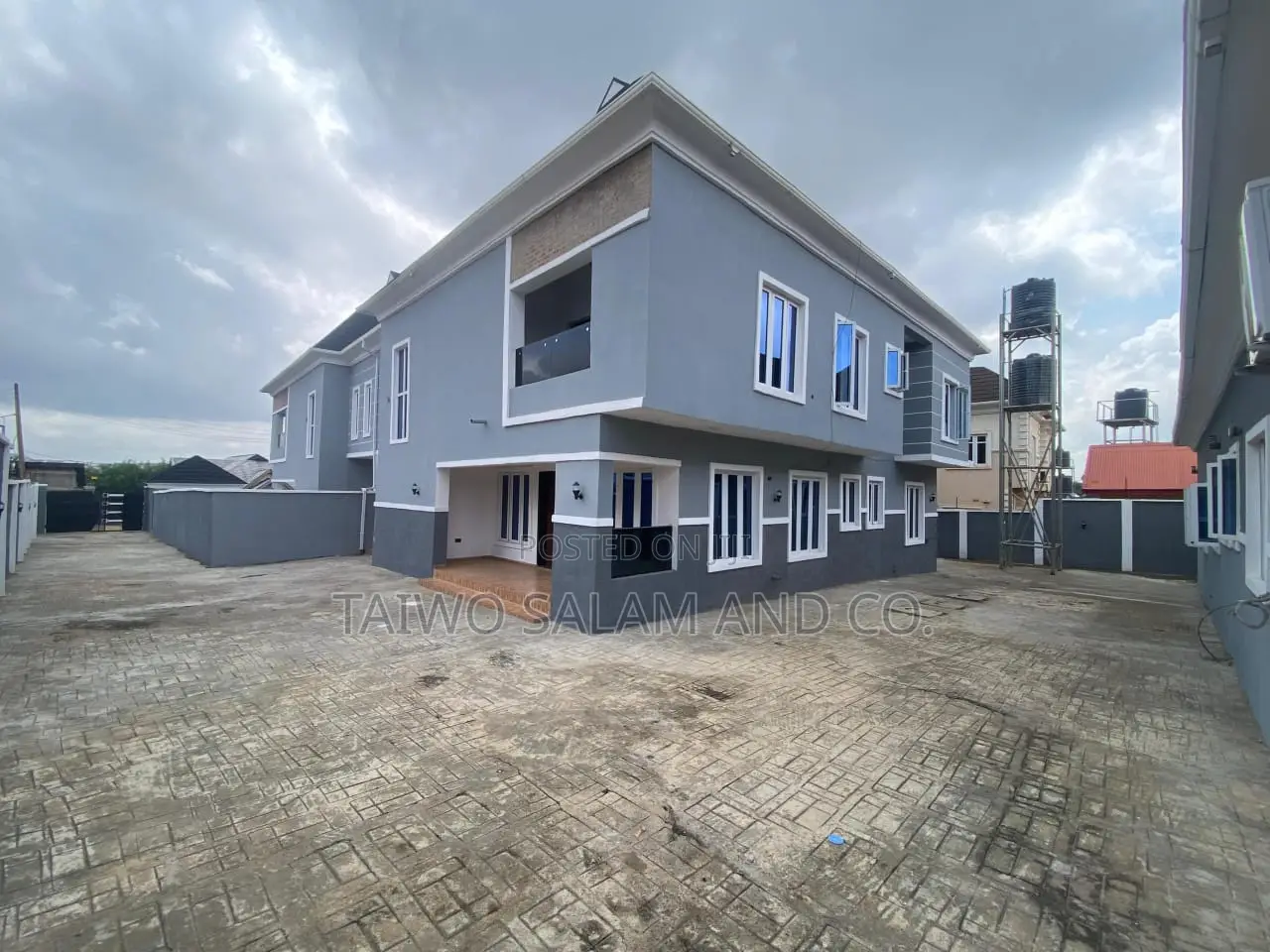 4bdrm Duplex in Jericho for sale in Jericho