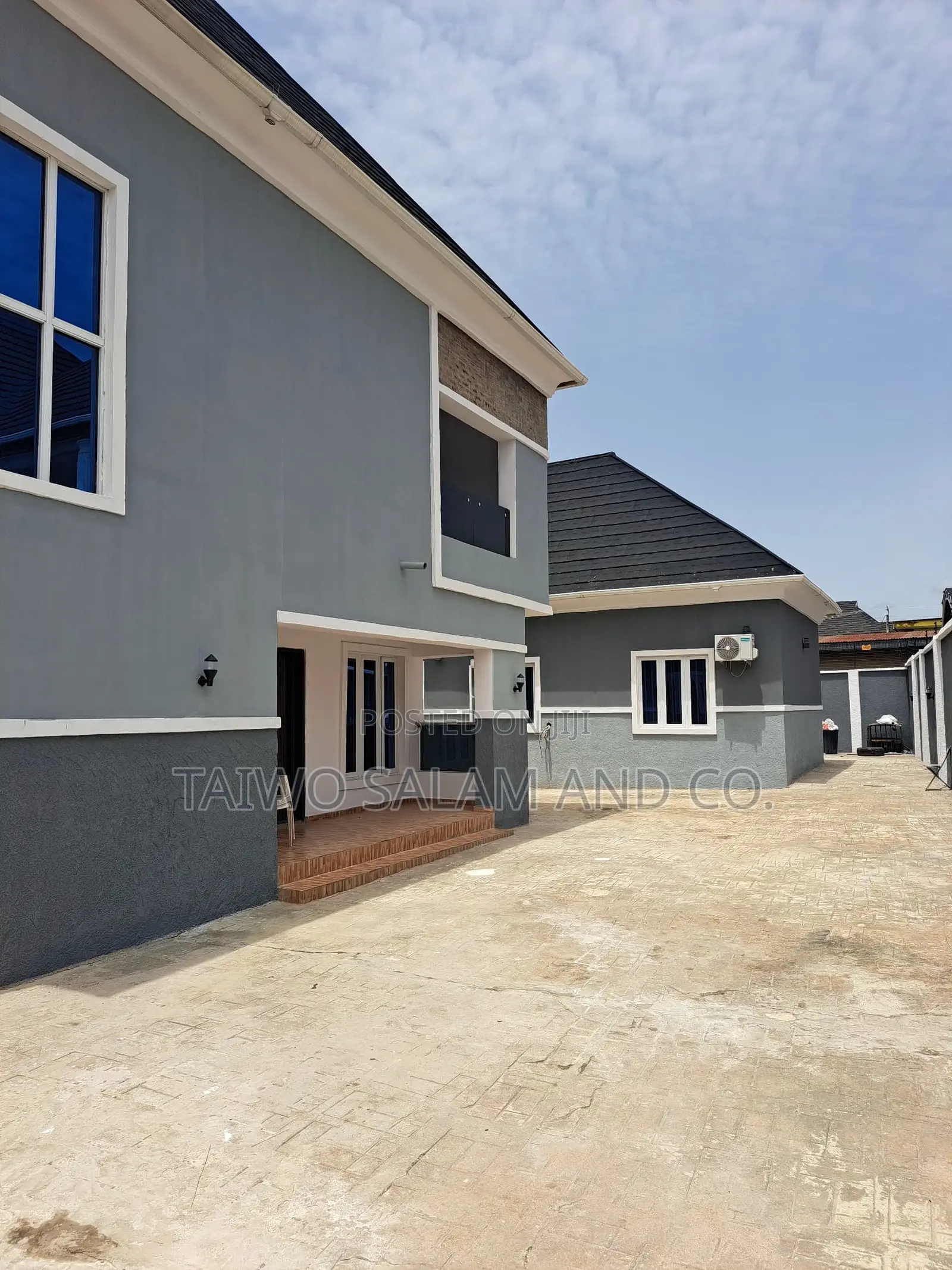 4bdrm Duplex in Jericho for sale in Jericho