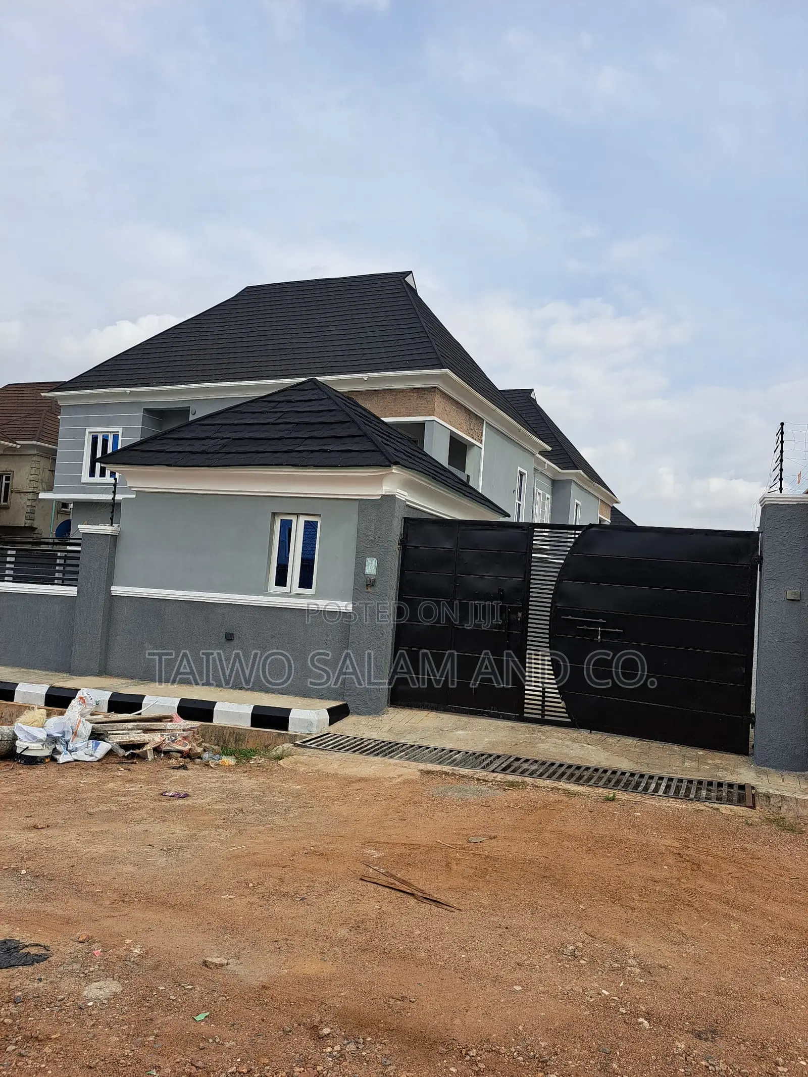 4bdrm Duplex in Jericho for sale in Jericho