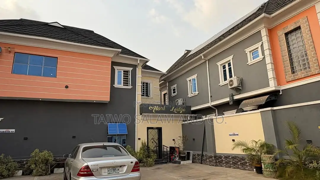 17 Rooms Functioning Hotel With Bar Nihort Area Ibadan in Jericho