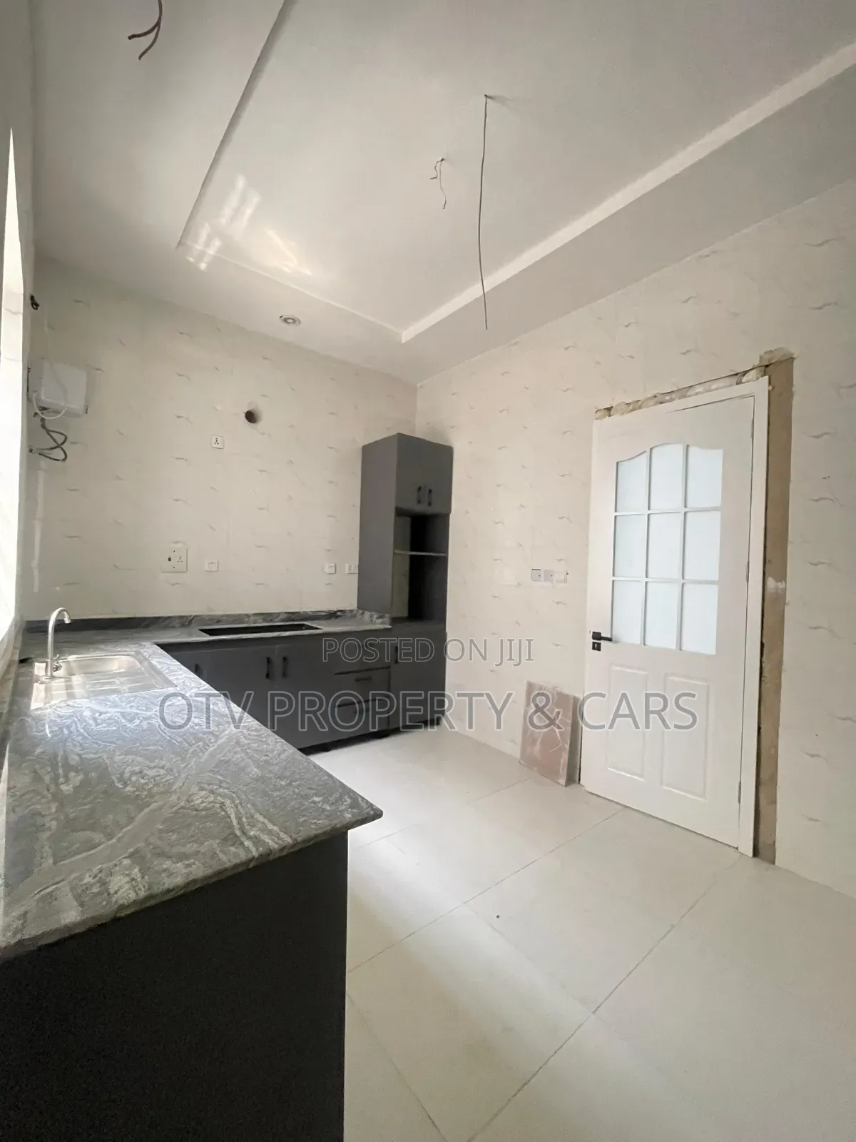 Furnished 5bdrm Duplex in Chevron for sale in Chevron