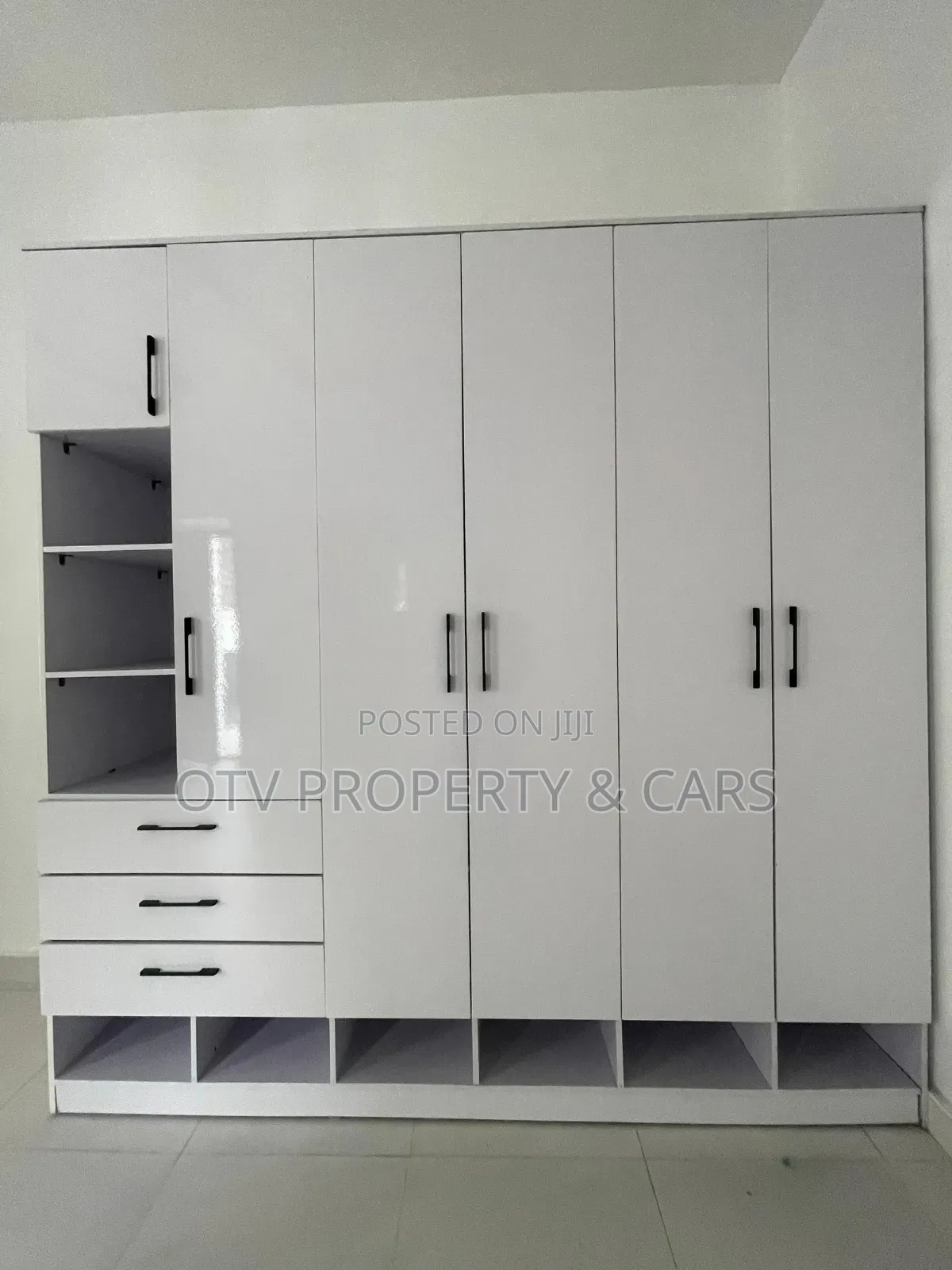 Furnished 5bdrm Duplex in Chevron for sale in Chevron