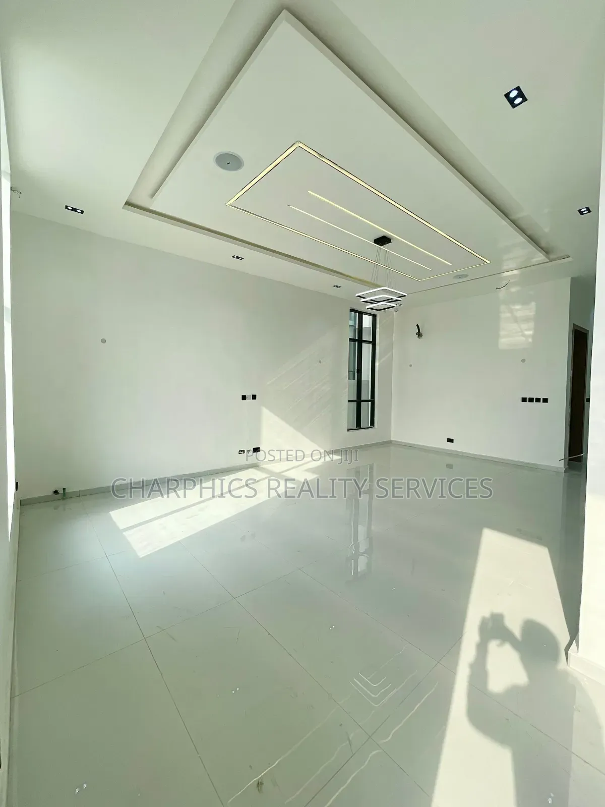 5bdrm Duplex in Chevron for sale in Chevron
