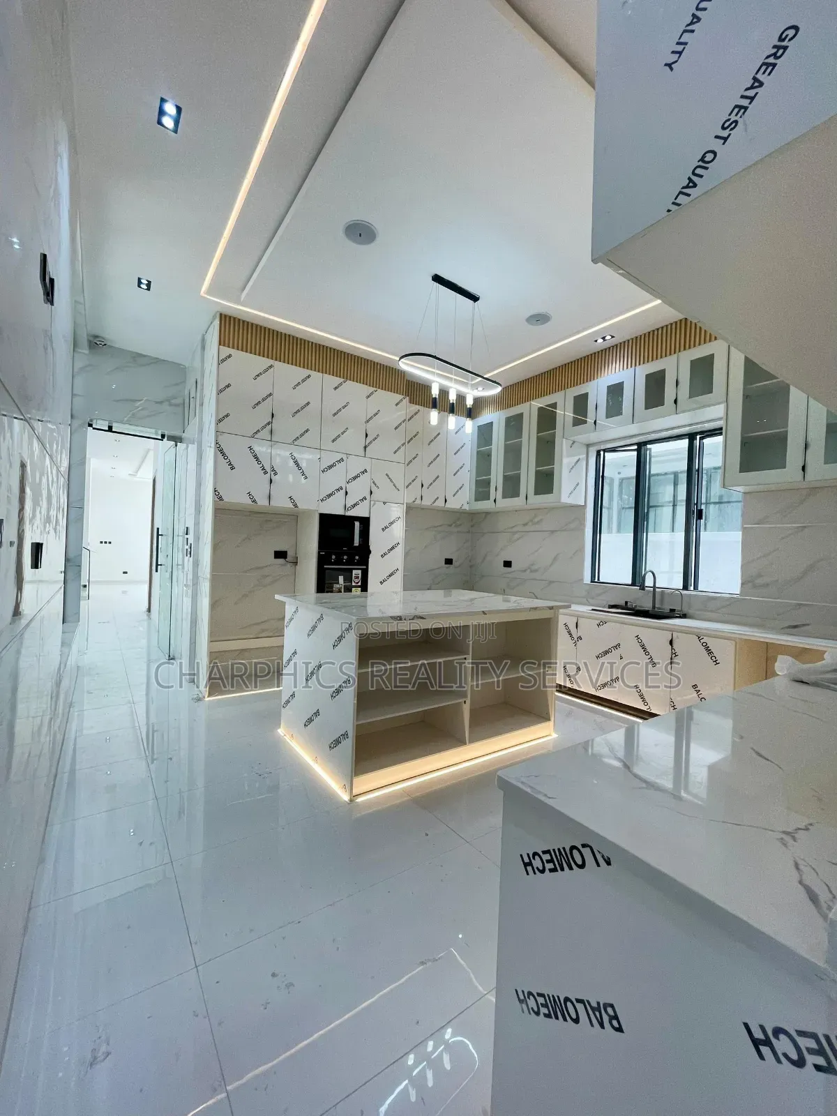5bdrm Duplex in Chevron for sale in Chevron
