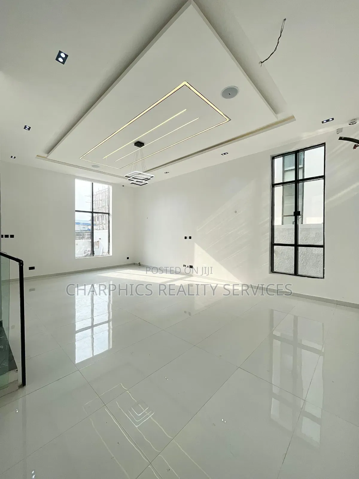 5bdrm Duplex in Chevron for sale in Chevron