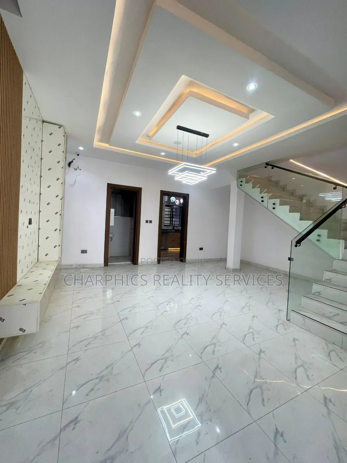 4bdrm Duplex in Chevron for sale in Chevron