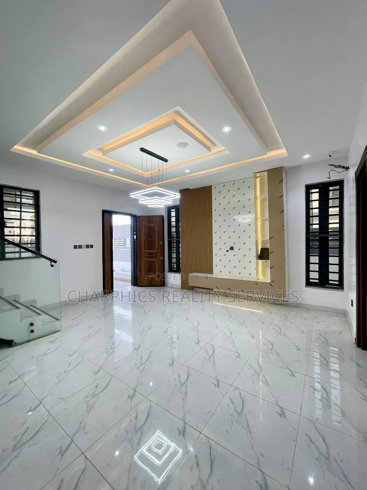 4bdrm Duplex in Chevron for sale in Chevron