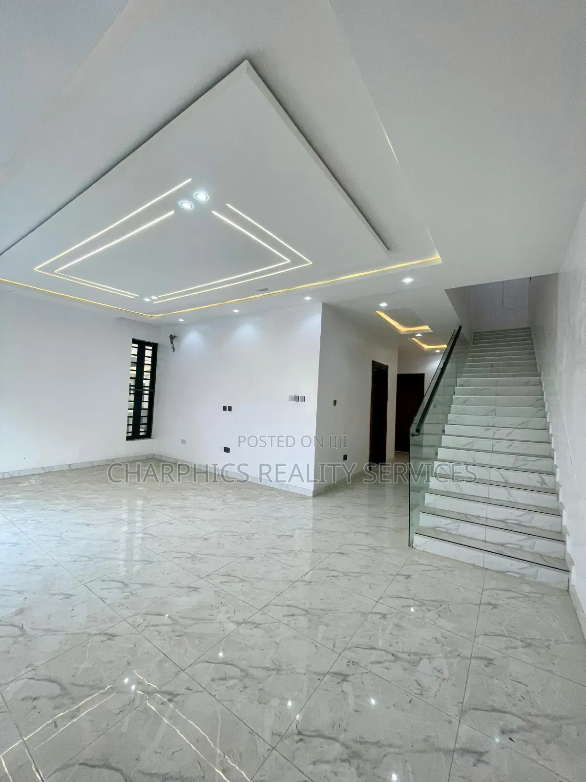 4bdrm Duplex in Chevron for sale in Chevron