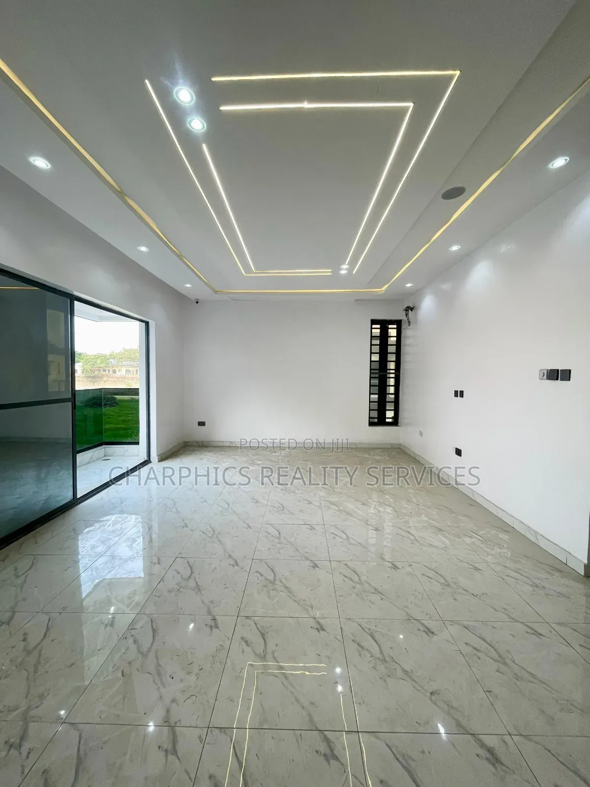 4bdrm Duplex in Chevron for sale in Chevron