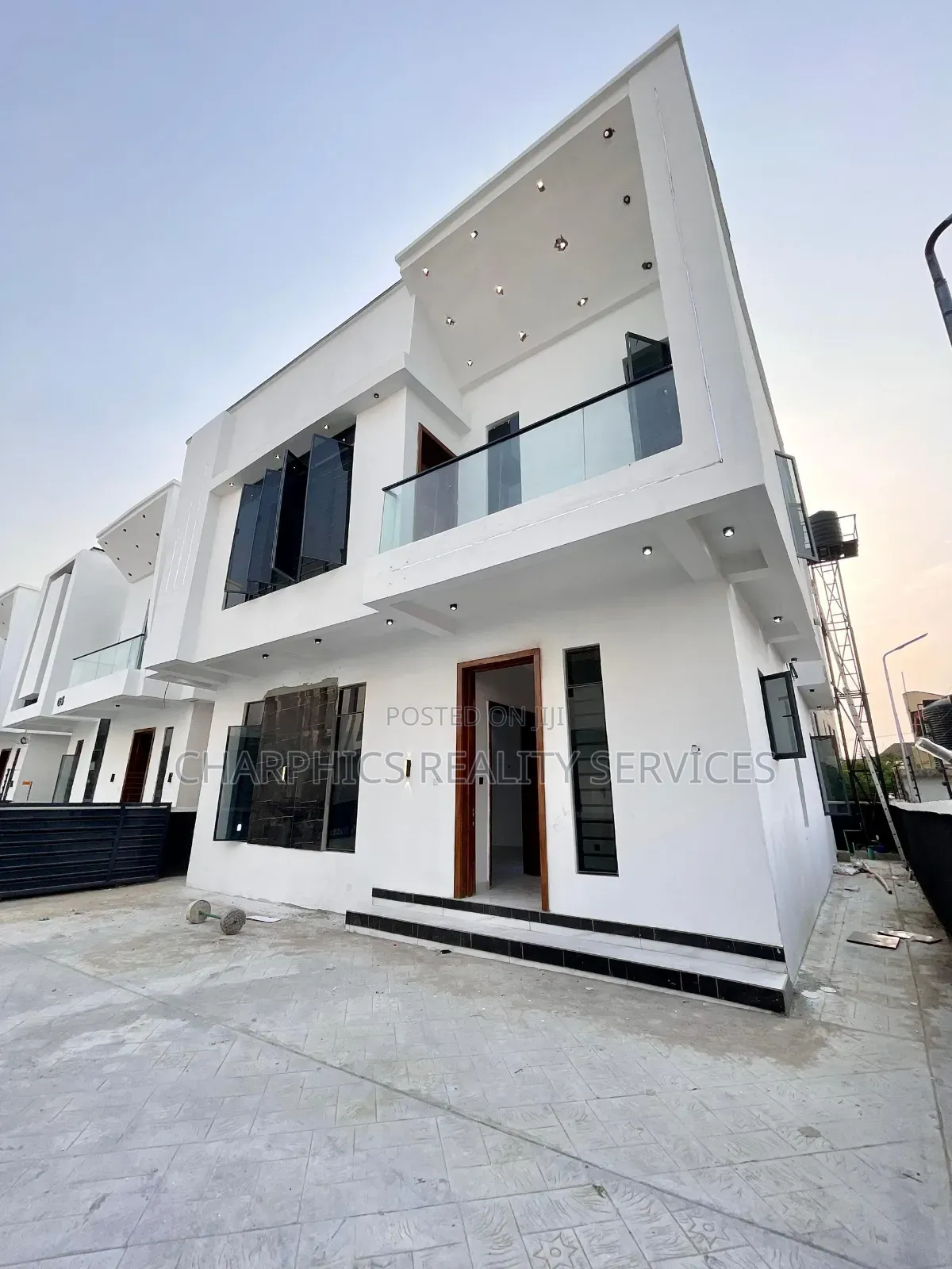 4bdrm Duplex in Idado for sale in Idado