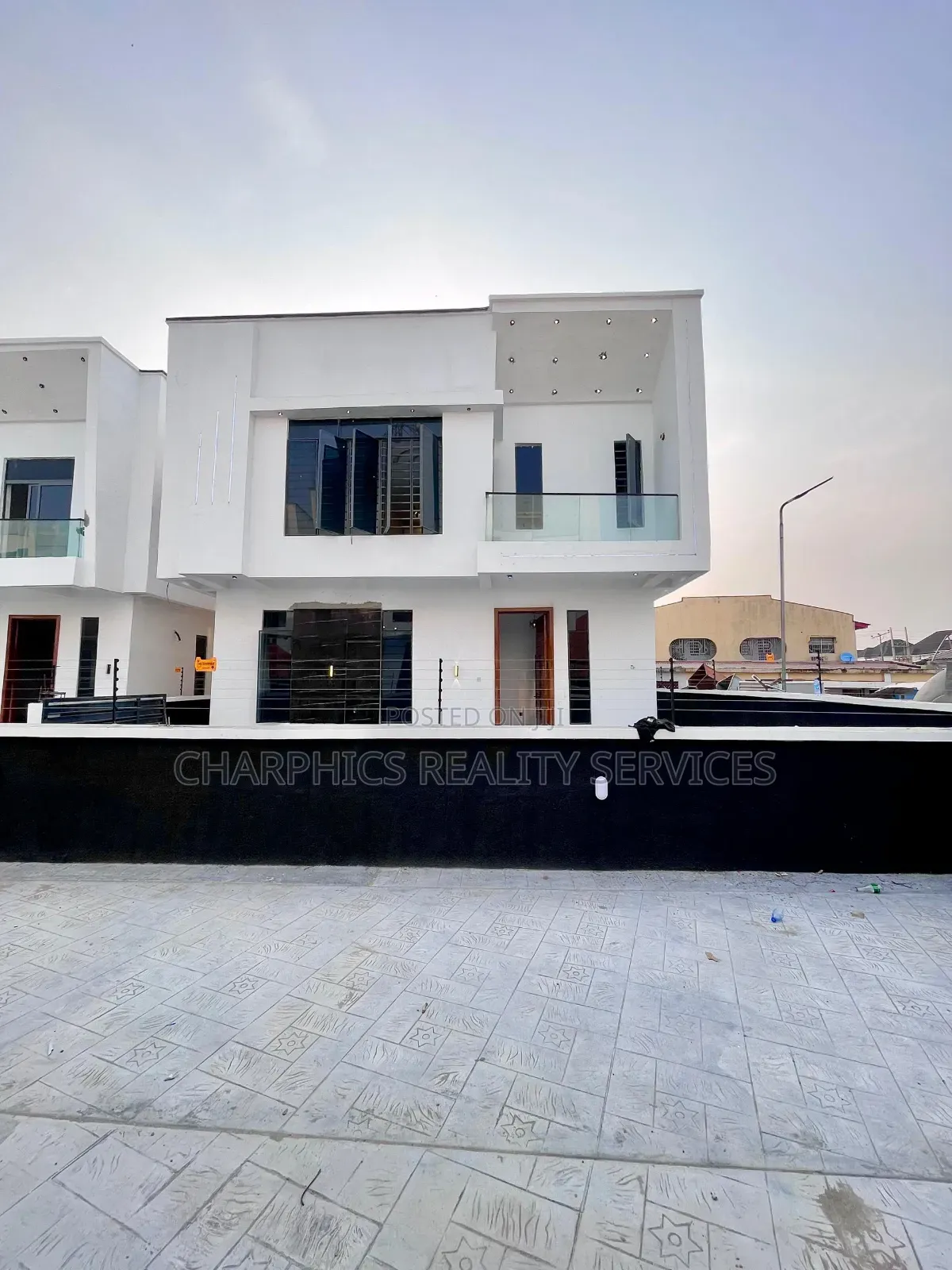 4bdrm Duplex in Idado for sale in Idado