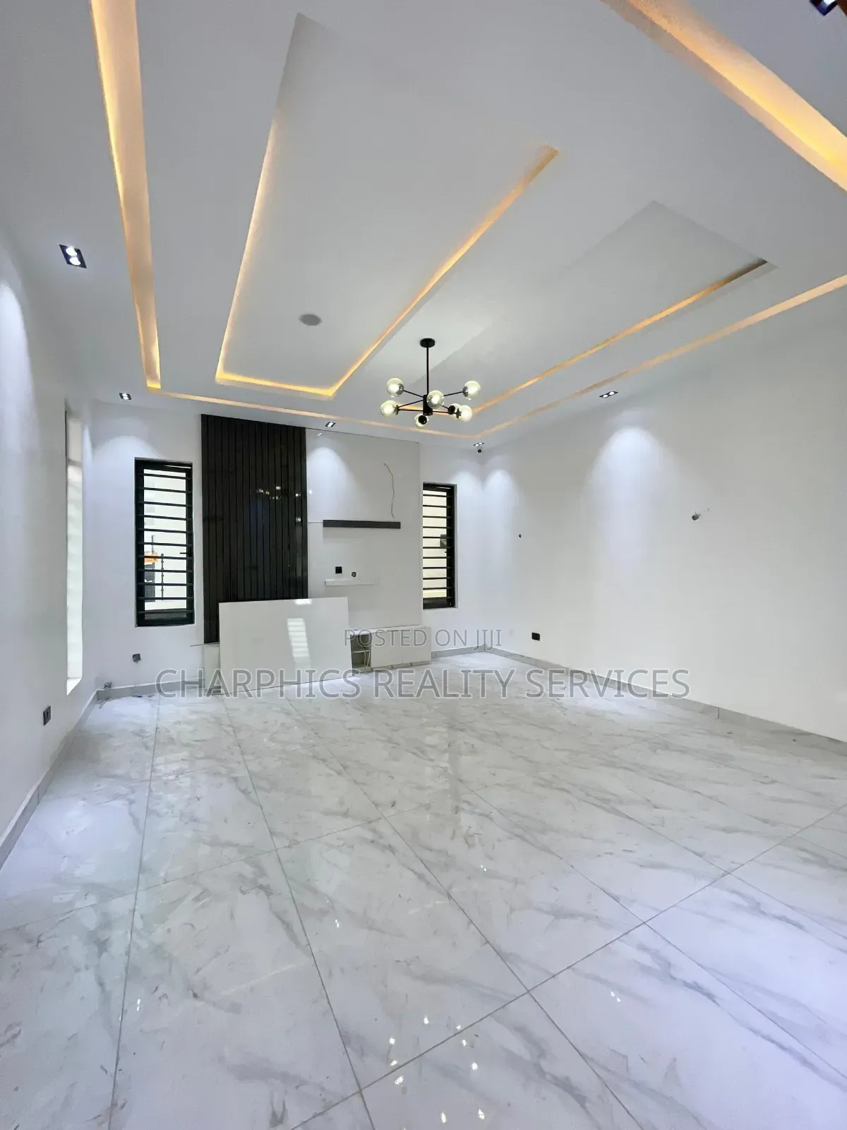 4bdrm Duplex in Idado for sale in Idado
