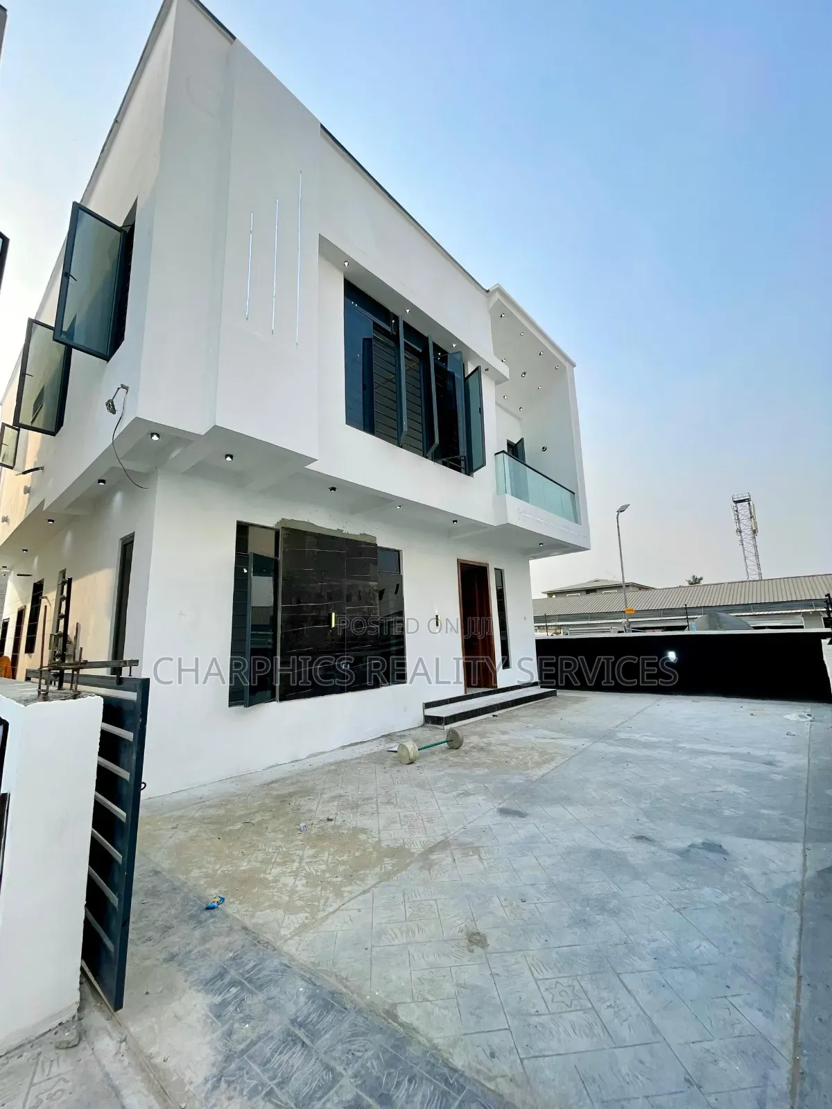 4bdrm Duplex in Idado for sale in Idado