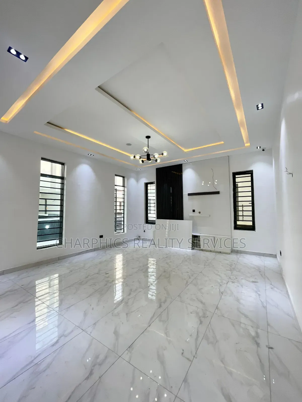 4bdrm Duplex in Idado for sale in Idado
