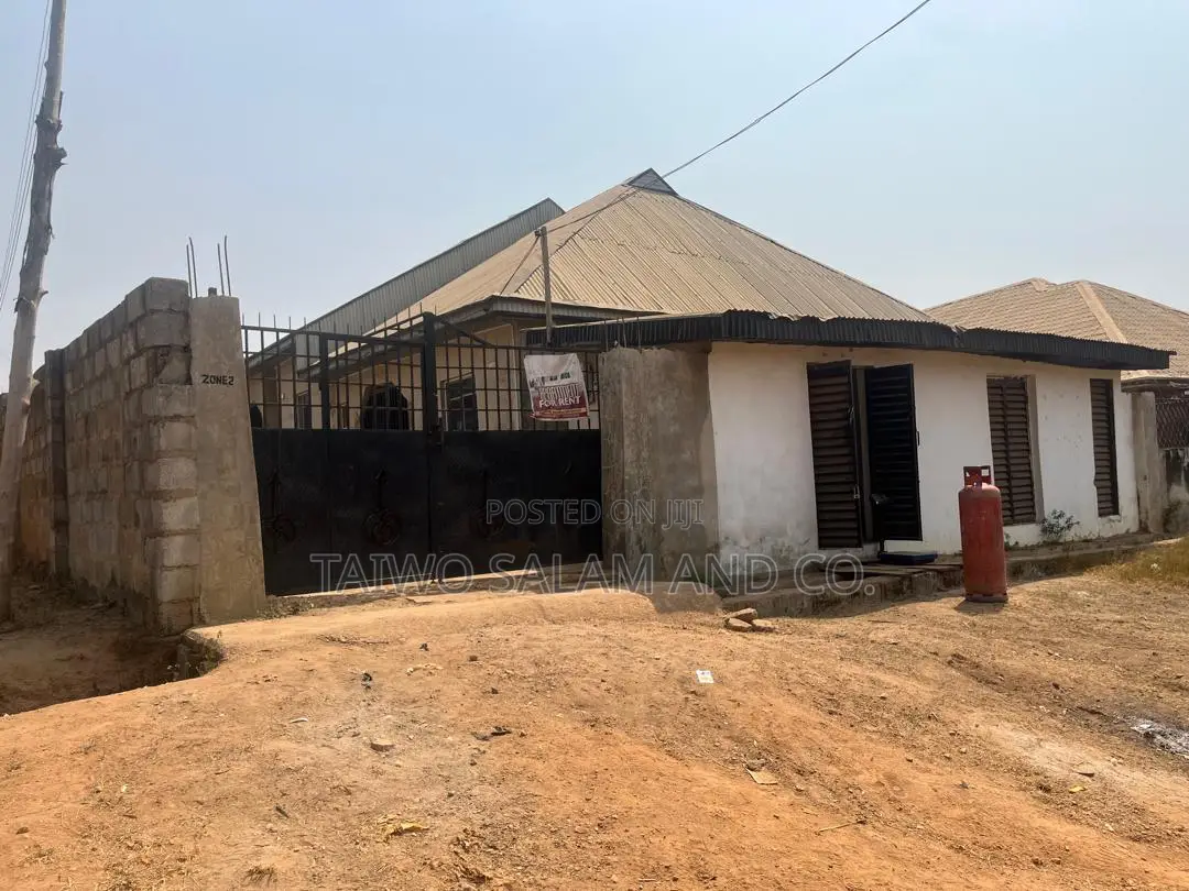 2bdrm Block of Flats in Ologuneru for sale in Ologuneru